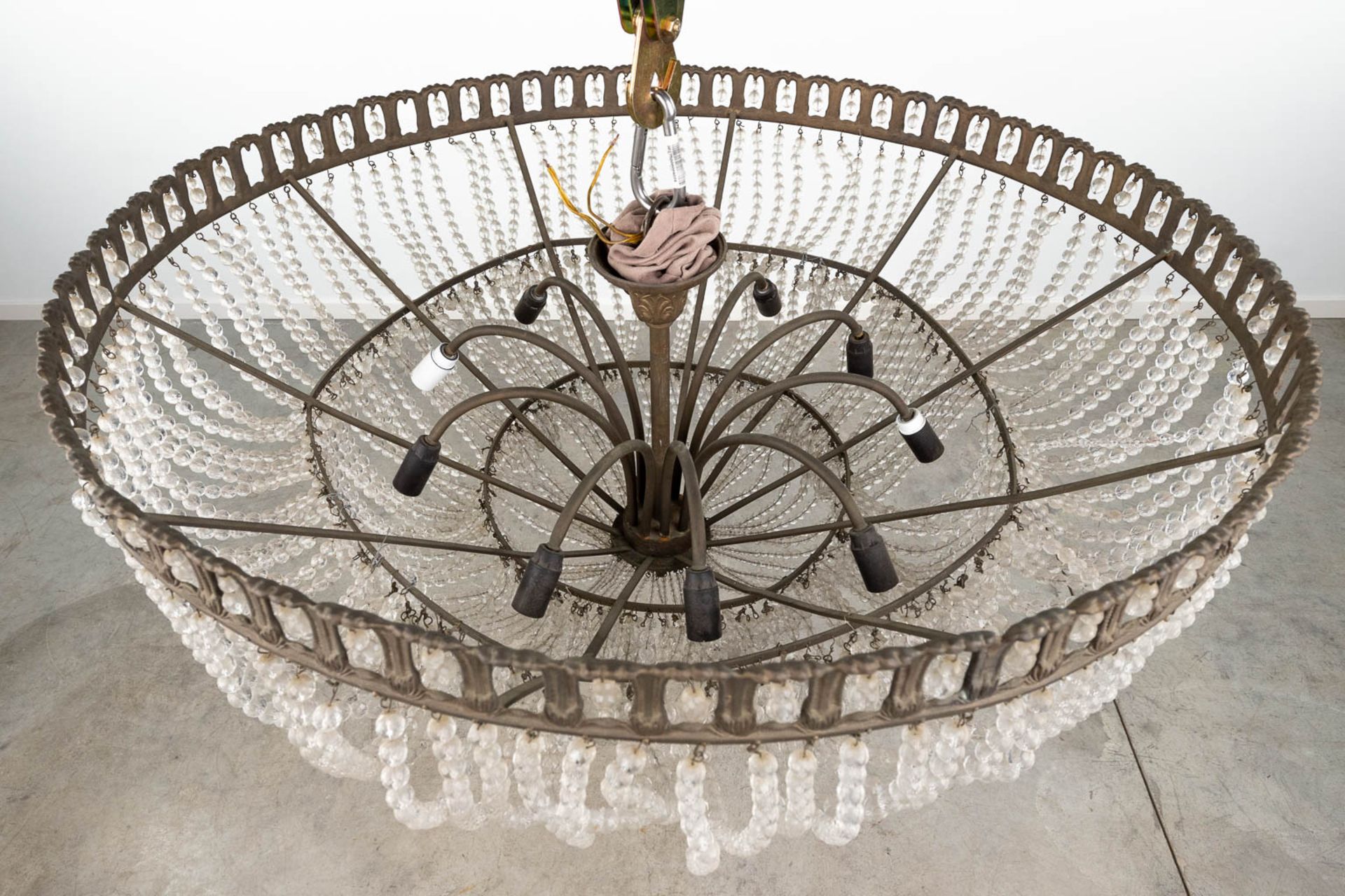 A large chandelier 'Sac A Perles' made of brass and glass. (H:40 x D:91 cm) - Bild 7 aus 12