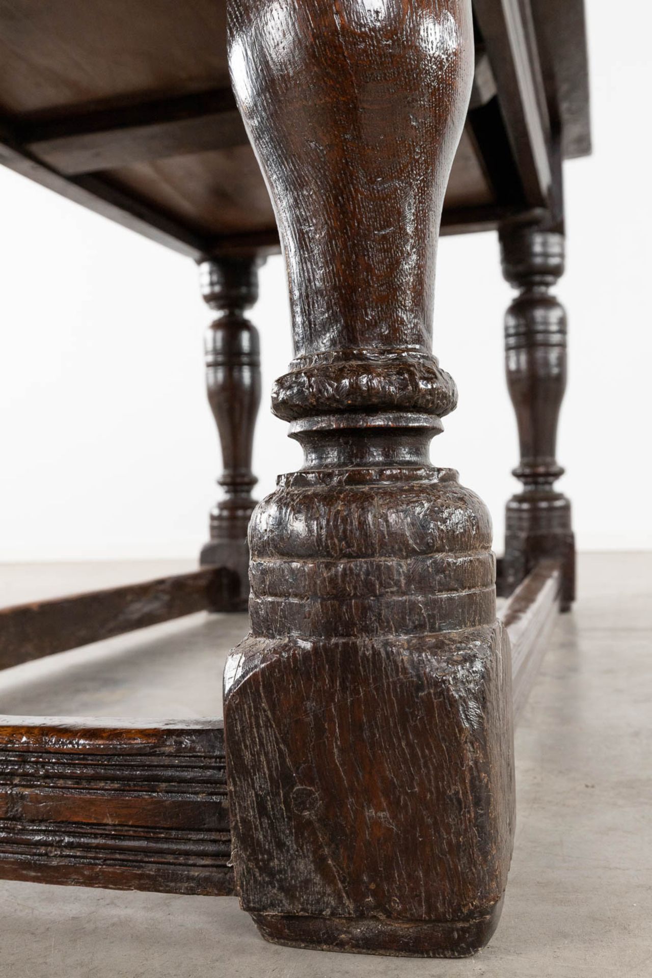 An antique payment table/side table. Oak, 18th C. (L:72 x W:142 x H:76 cm) - Bild 12 aus 16