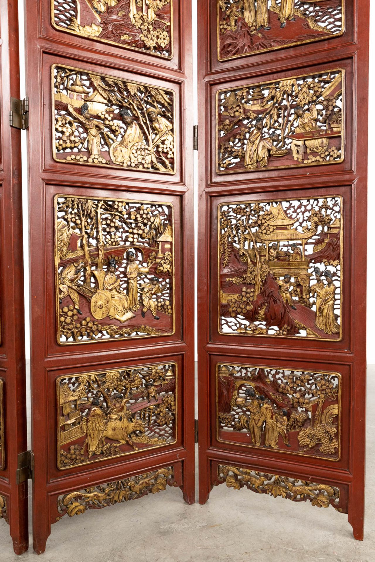 A 4-piece Chinese room divider, sculptured hardwood panels, circa 1900. (W:162 x H:185 cm) - Image 6 of 12