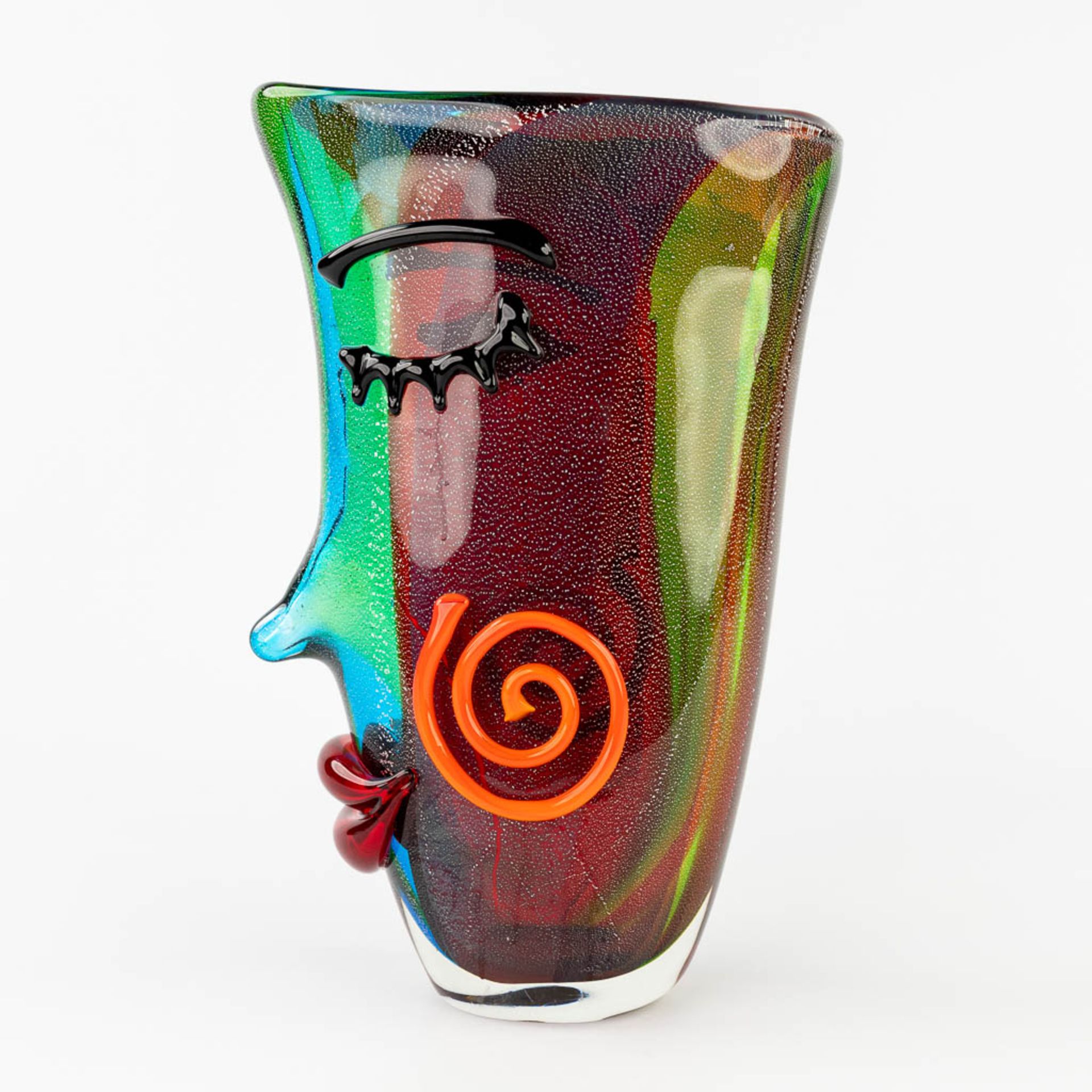 An Art Glass vase, in the style of a Pablo Picasso Head. Murano, Italië. (L:12 x W:25 x H:36 cm) - Image 5 of 15