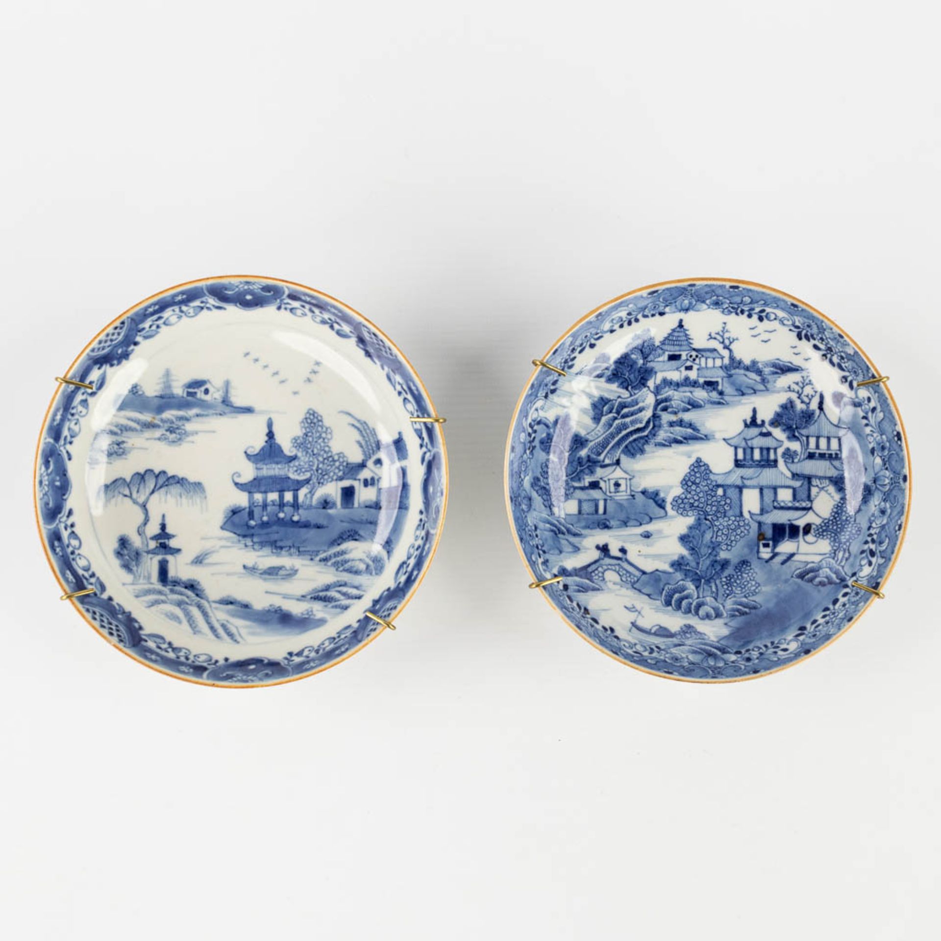 Two Chinese plates with blue-white landscape decor. 19th/20th C. (H:4 x D:16 cm)