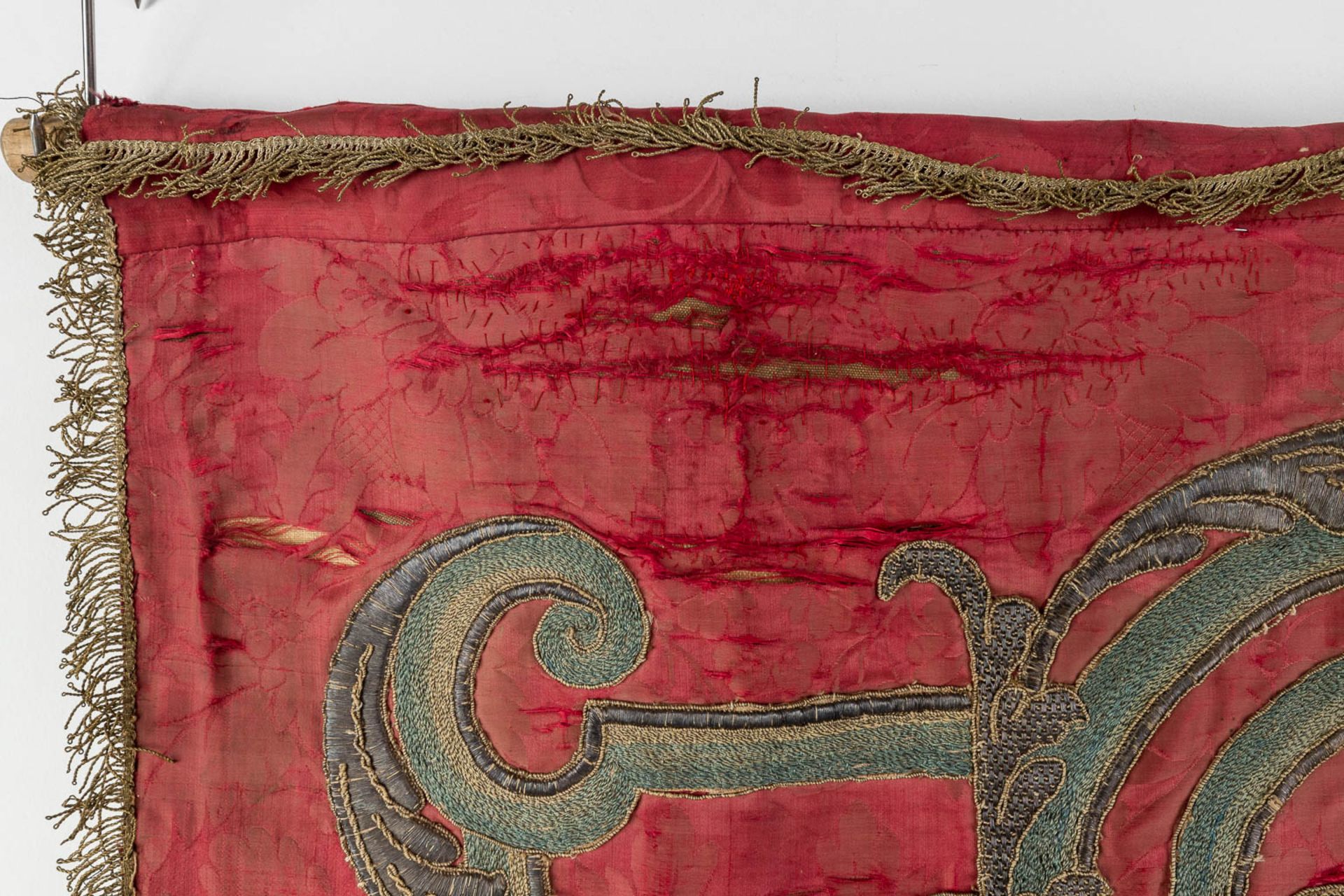 A set of antique and matching banners, finished with embroideries. 18th C. (W:143 x H:145 cm) - Image 13 of 25