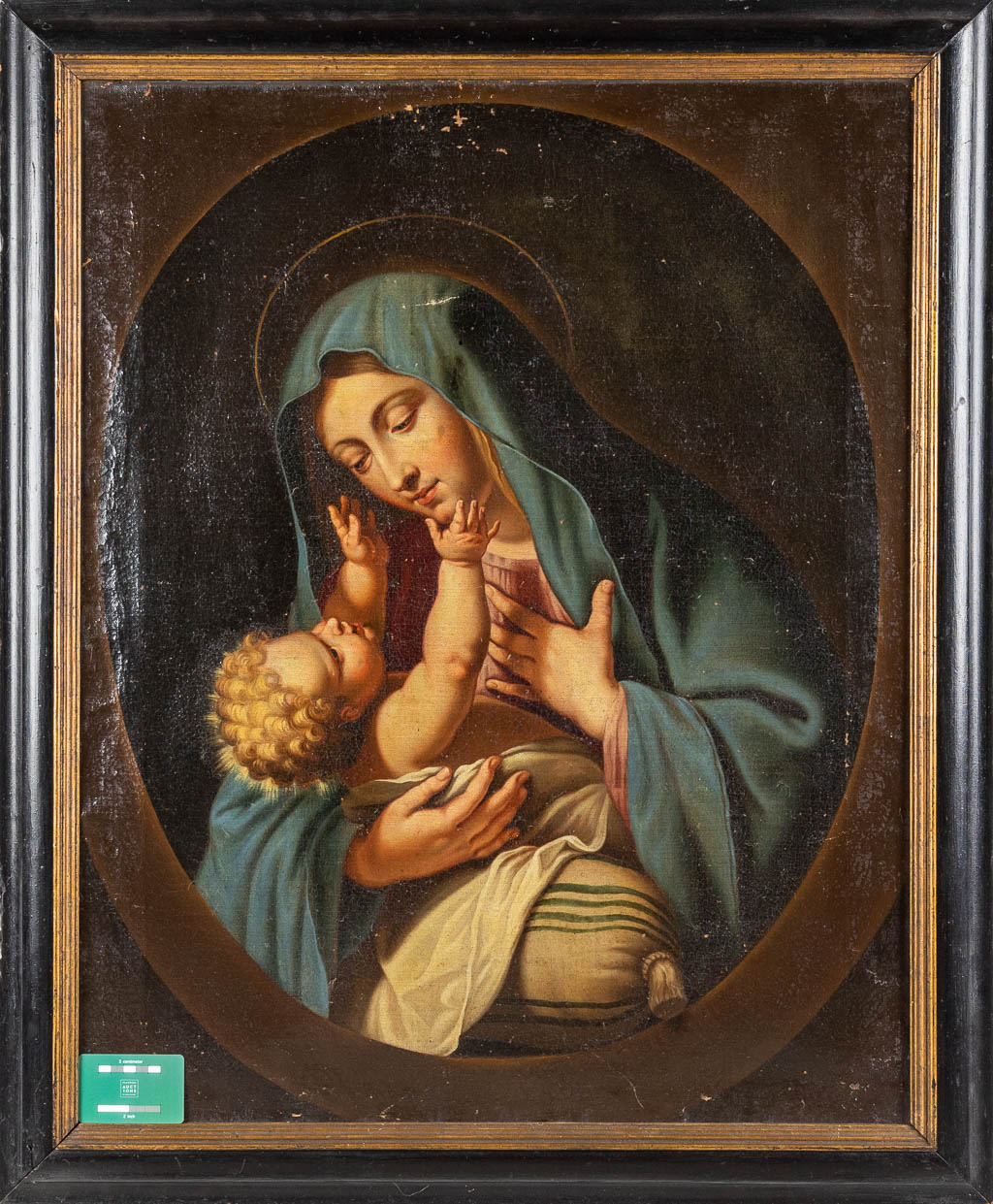 An antique painting 'Madonna with Jesus Christ', oil on canvas. 17th C. Italian School. (W:68 x H:85 - Image 2 of 12