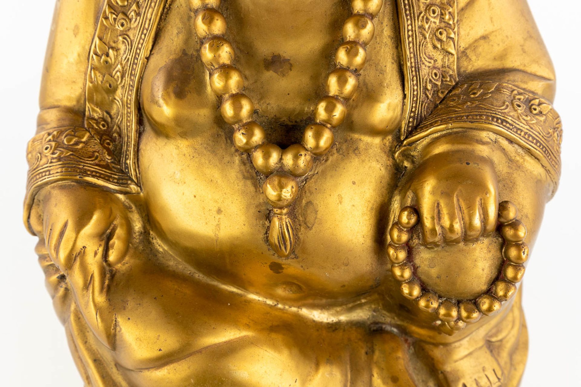 A Chinese laughing buddha, polished bronze. (L:27 x W:27 x H:34 cm) - Image 11 of 11