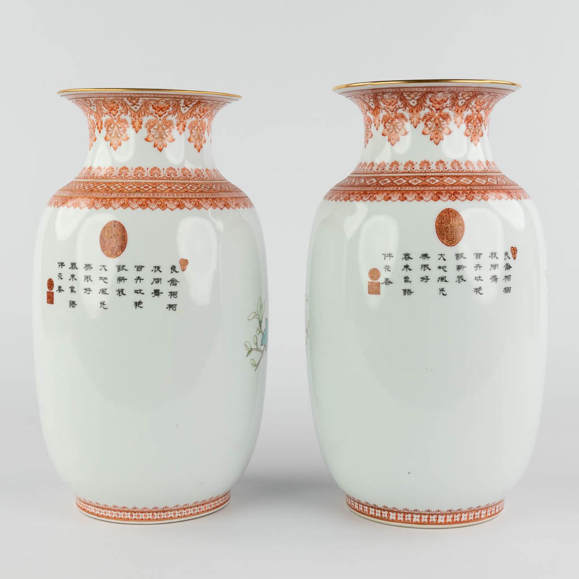 A pair of Chinese vases with bird decor, spring blossoms and peonies. 20th C. (H:32 x D:18 cm) - Image 4 of 12