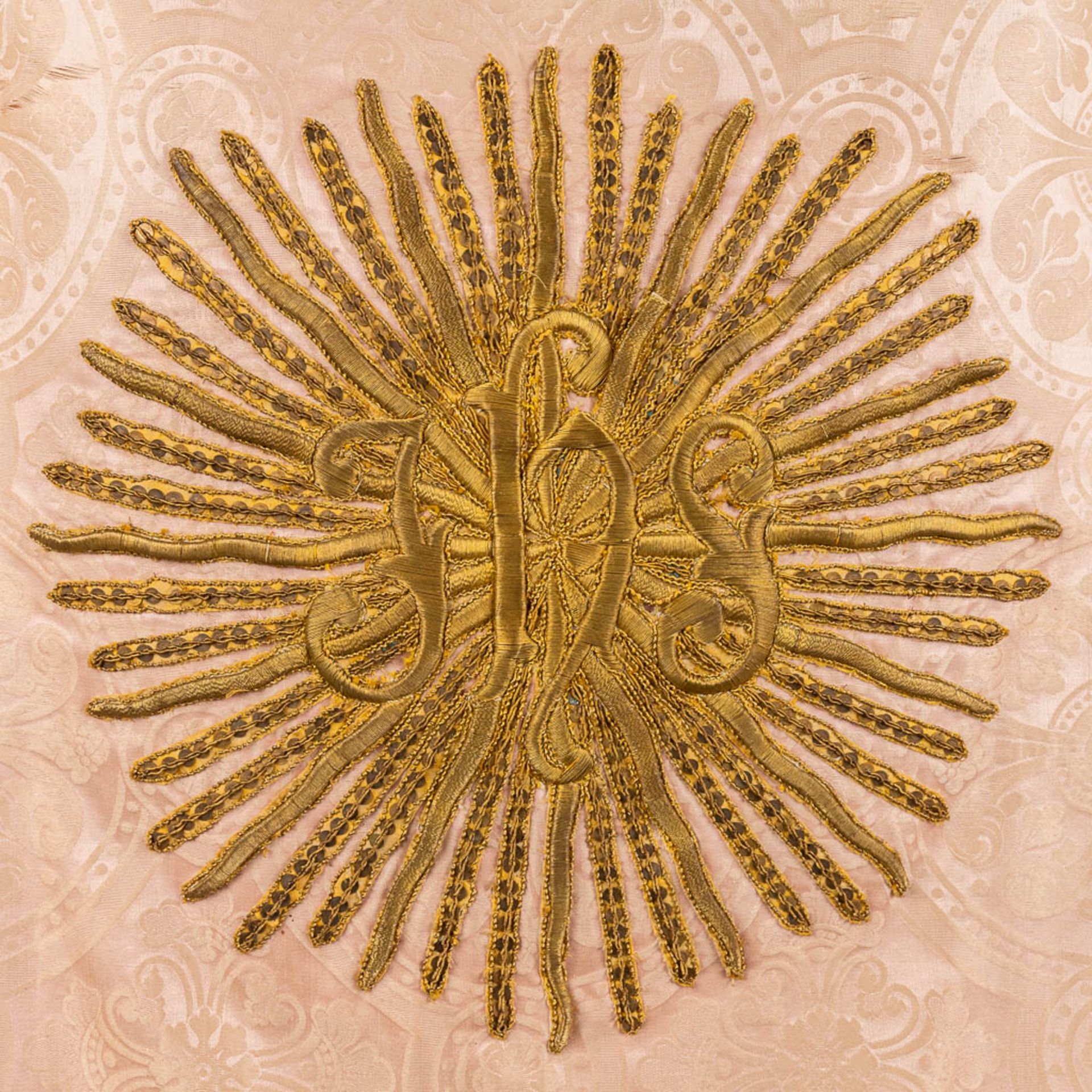 A Humeral Veil finished with thick gold thread embroideries (W:65 x H:75 cm) - Image 3 of 8