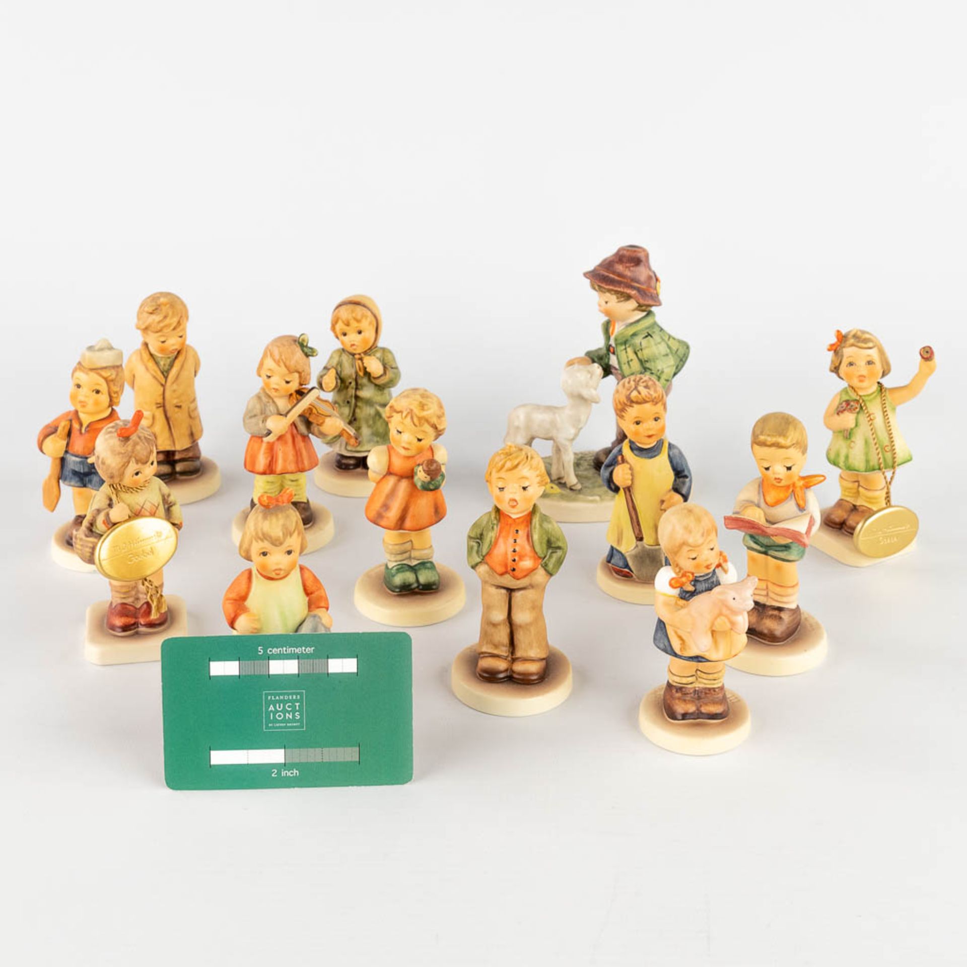 Hummel, a set of 13 small figurines. (H:12,5 cm) - Image 2 of 19