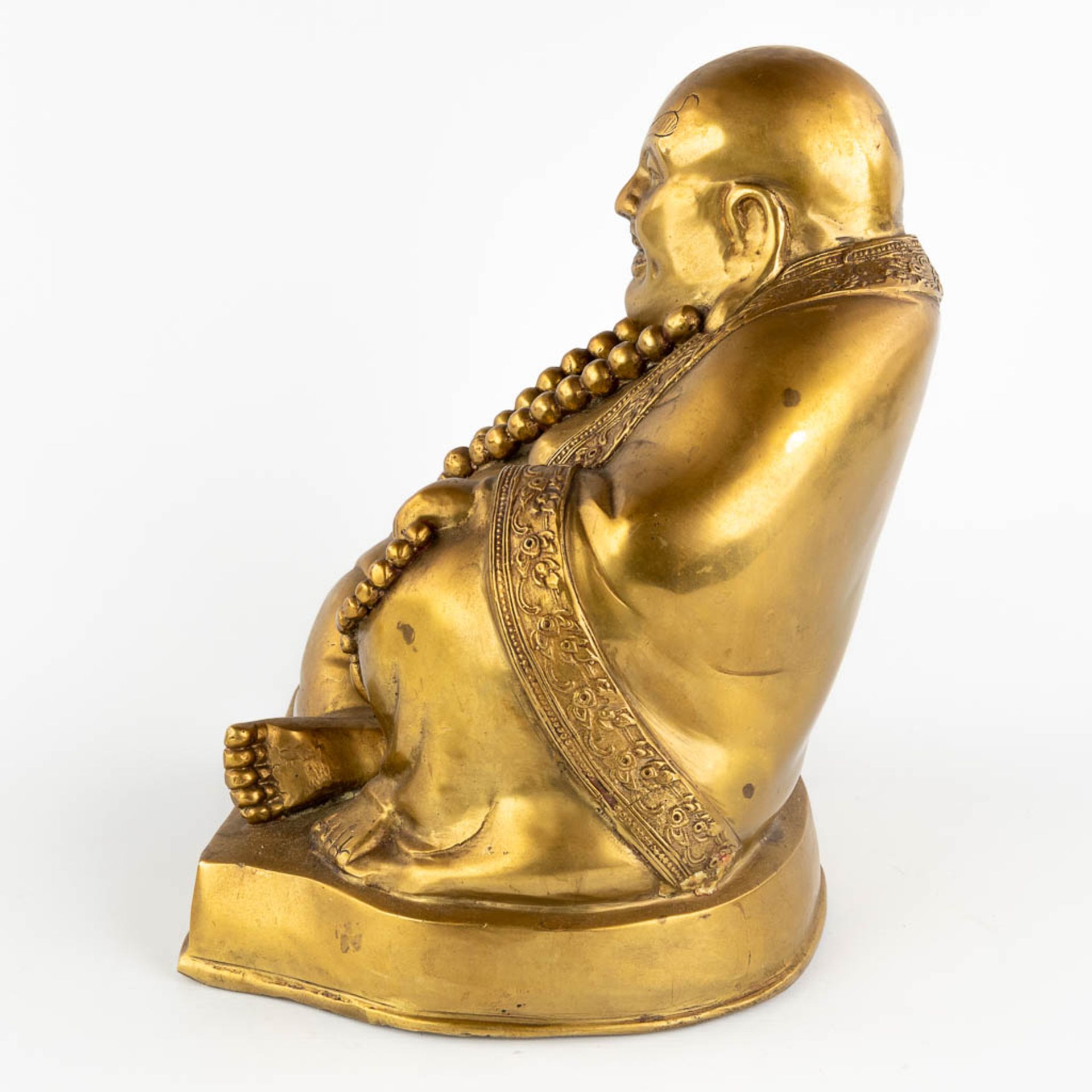 A Chinese laughing buddha, polished bronze. (L:27 x W:27 x H:34 cm) - Image 6 of 11