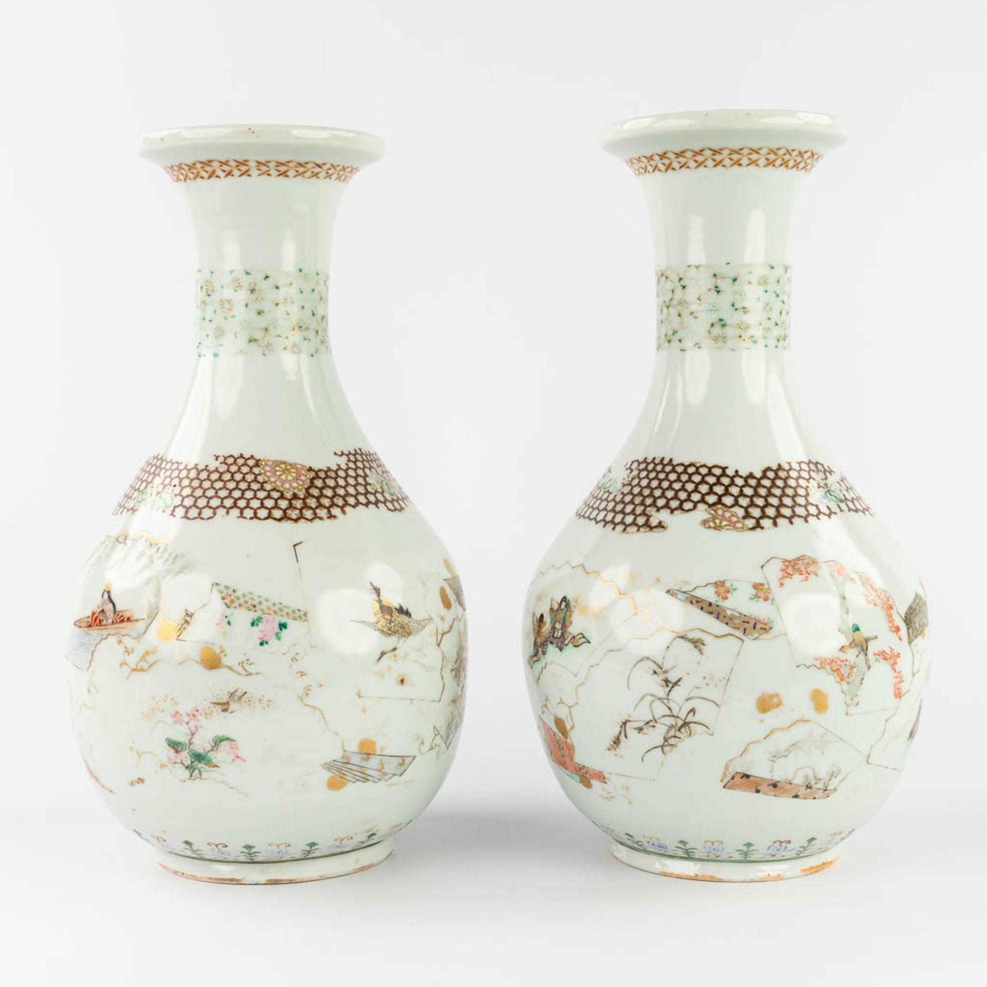 A pair of Japanese vases, decorated with hand-painted landscapes. 19th C. (H:37,5 x D:21 cm) - Image 7 of 15