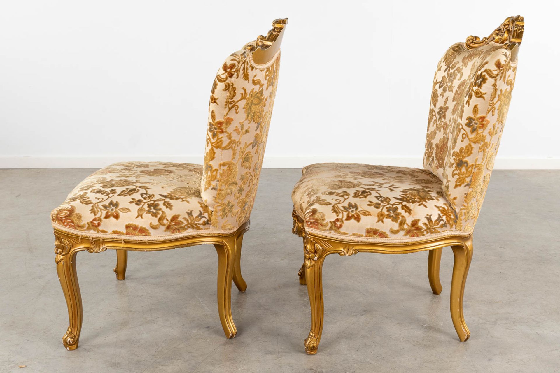 A coffee table, two matching chairs, sculptured wood in Louis XV style. (L:65 x W:85 x H:54 cm) - Bild 17 aus 25