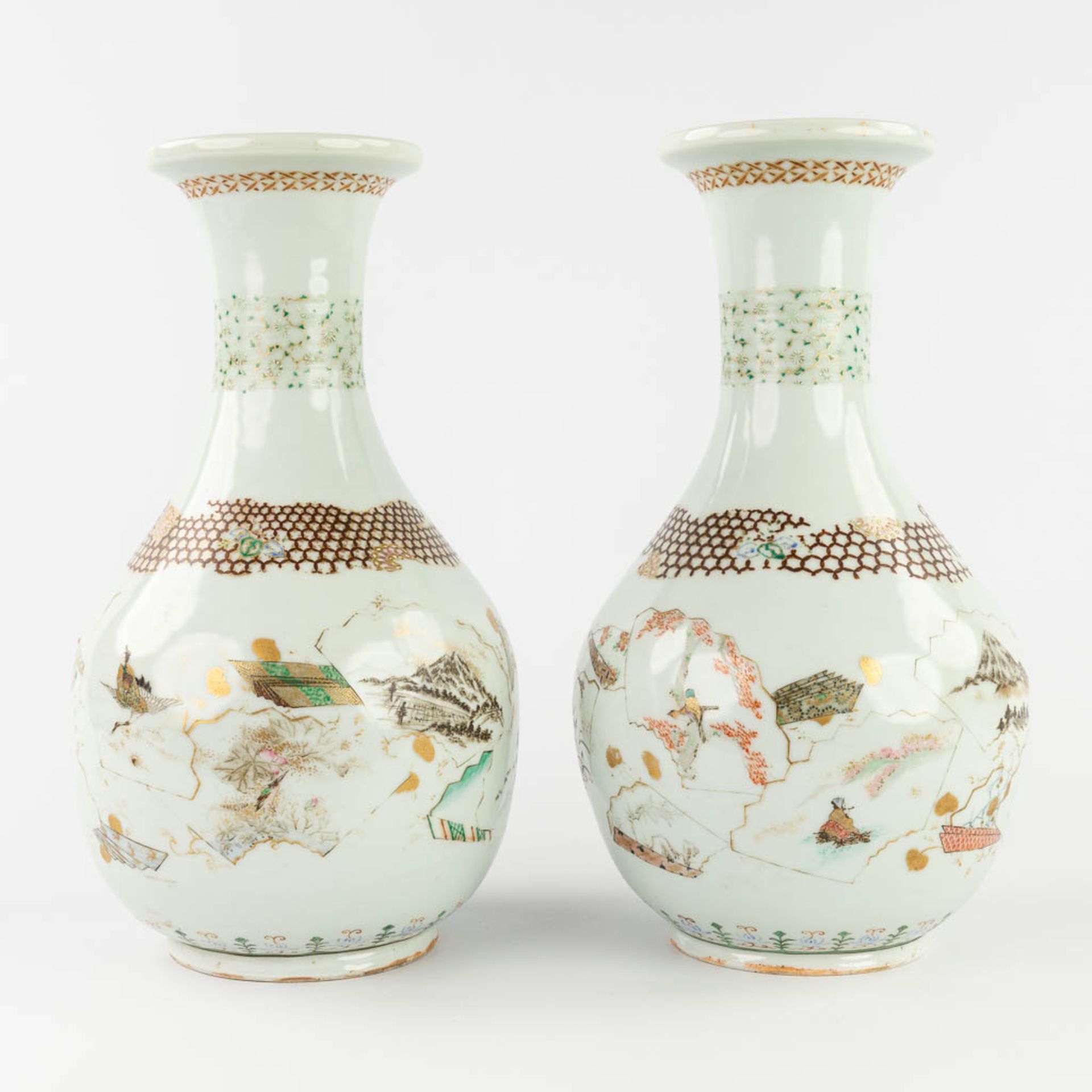 A pair of Japanese vases, decorated with hand-painted landscapes. 19th C. (H:37,5 x D:21 cm) - Bild 6 aus 15