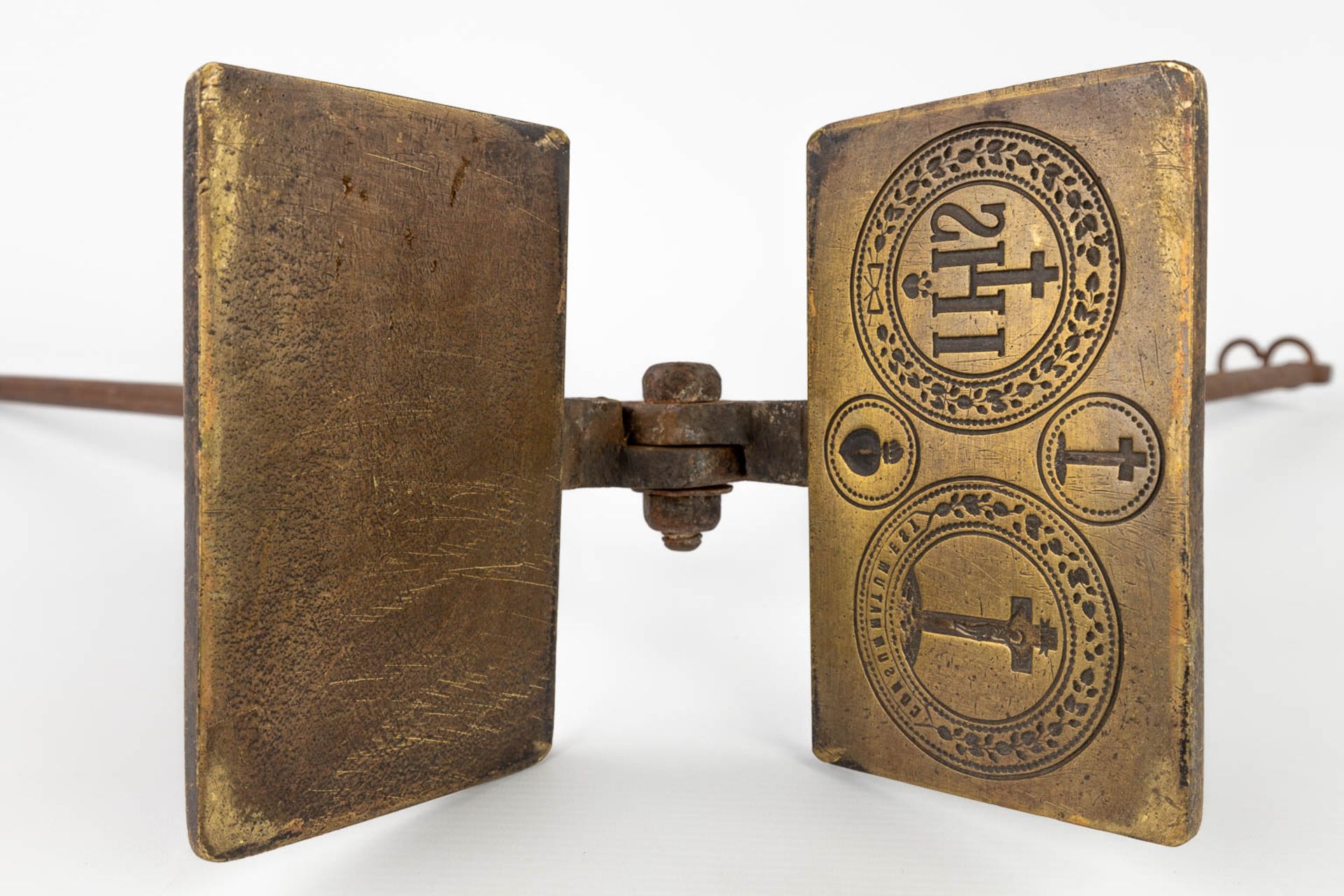 Two 'Sacred Bread' baking forms, bronze and metal, 19th C. (H:81 cm) - Image 8 of 14