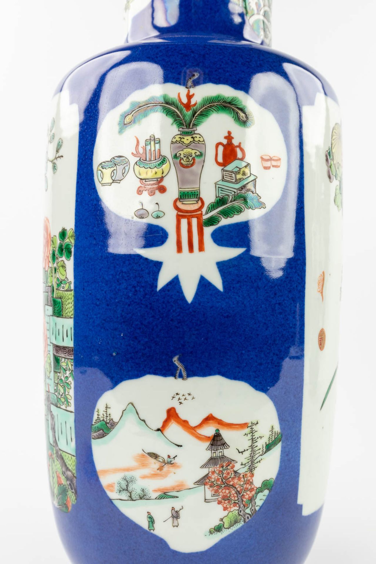 A pair of Chinese vases, decorated with fauna and flora. 20th C. (H:45 x D:18 cm) - Image 10 of 13