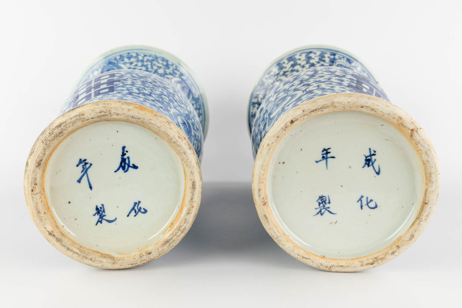 A pair of Chinese blue-white vases, Chenghua mark. 19th C. (H:41 x D:21,5 cm) - Image 6 of 14