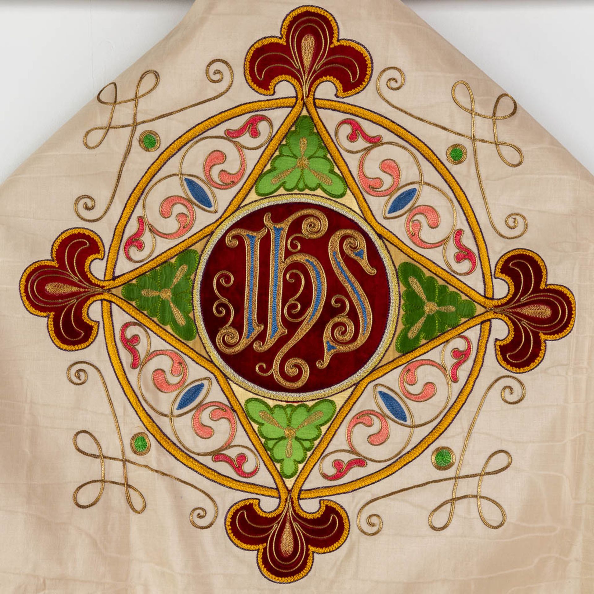 A set of Lithurgical Robes and accessories. Thick gold thread and embroideries. - Image 26 of 40