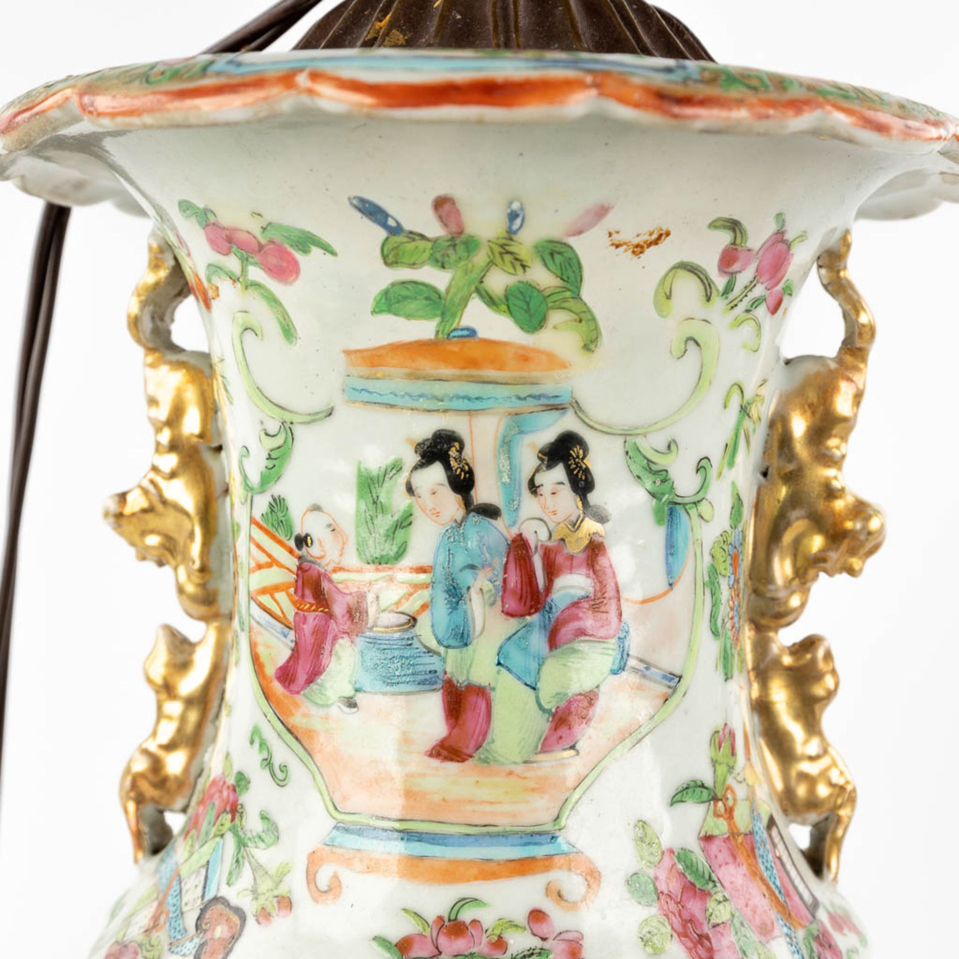Two Chinese Canton vases. 19th/20th C. (H:44 cm) - Image 8 of 19