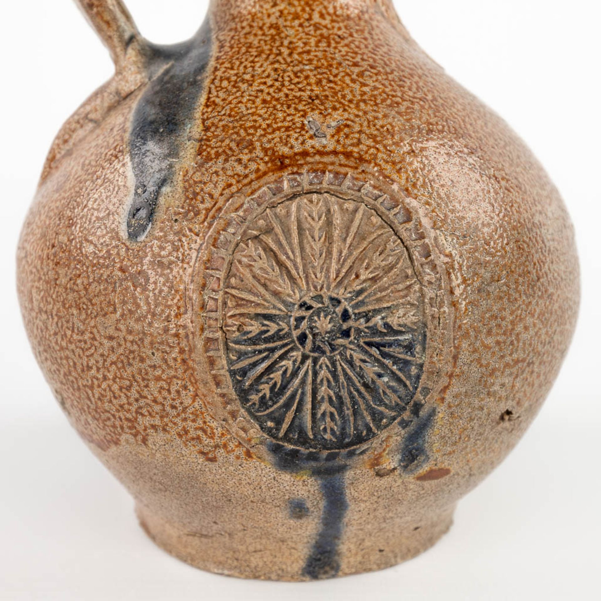 An antique Bartmann jug with 3 cartouches, 17th C. (H:20 x D:14,5 cm) - Image 12 of 14