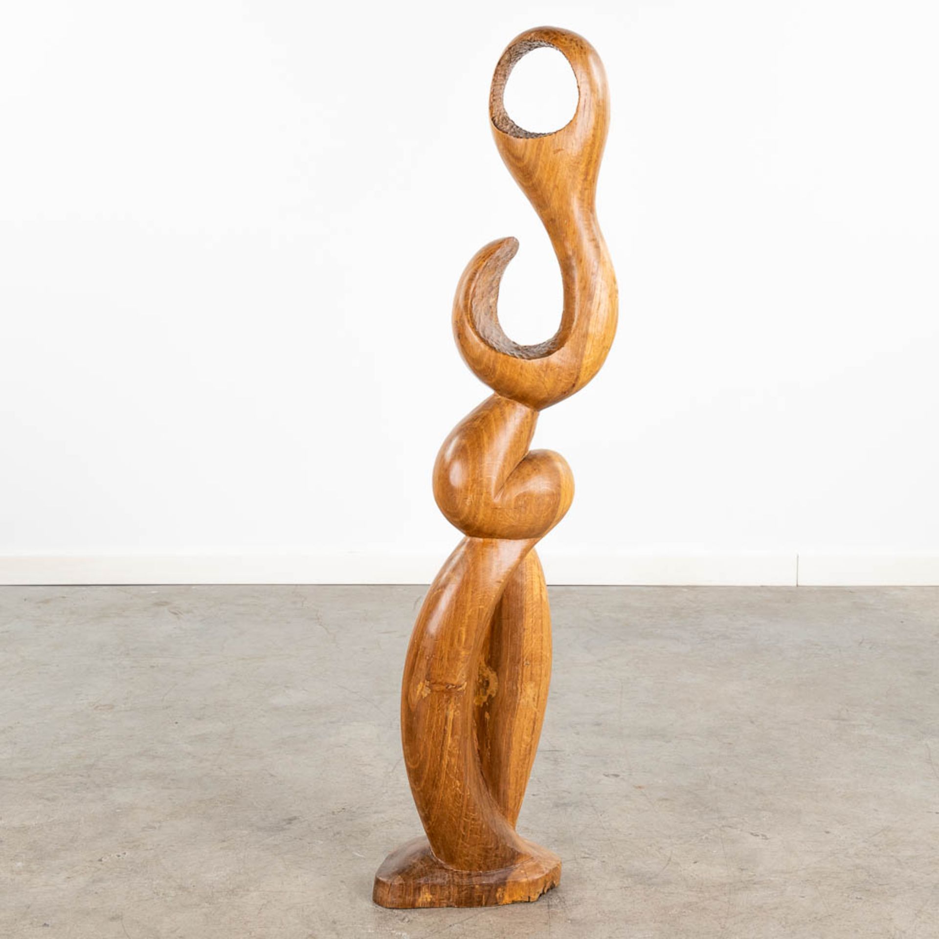 An abstract wood sculpture, marked J.D. 1972. (L:15 x W:22 x H:99 cm) - Bild 4 aus 12