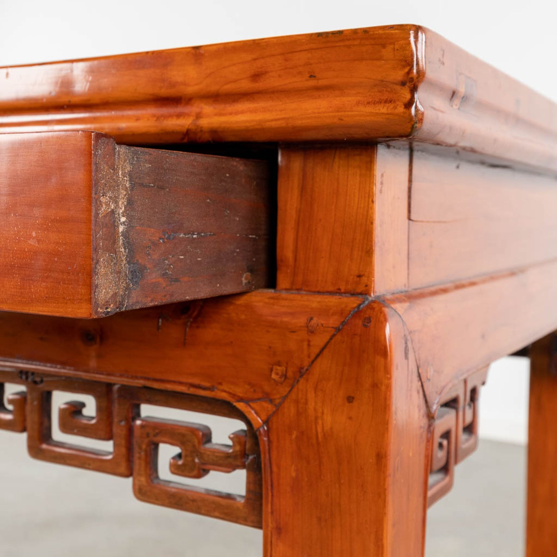 An antique Chinese side table, hardwood. (L:60 x W:130 x H:82 cm) - Bild 12 aus 15