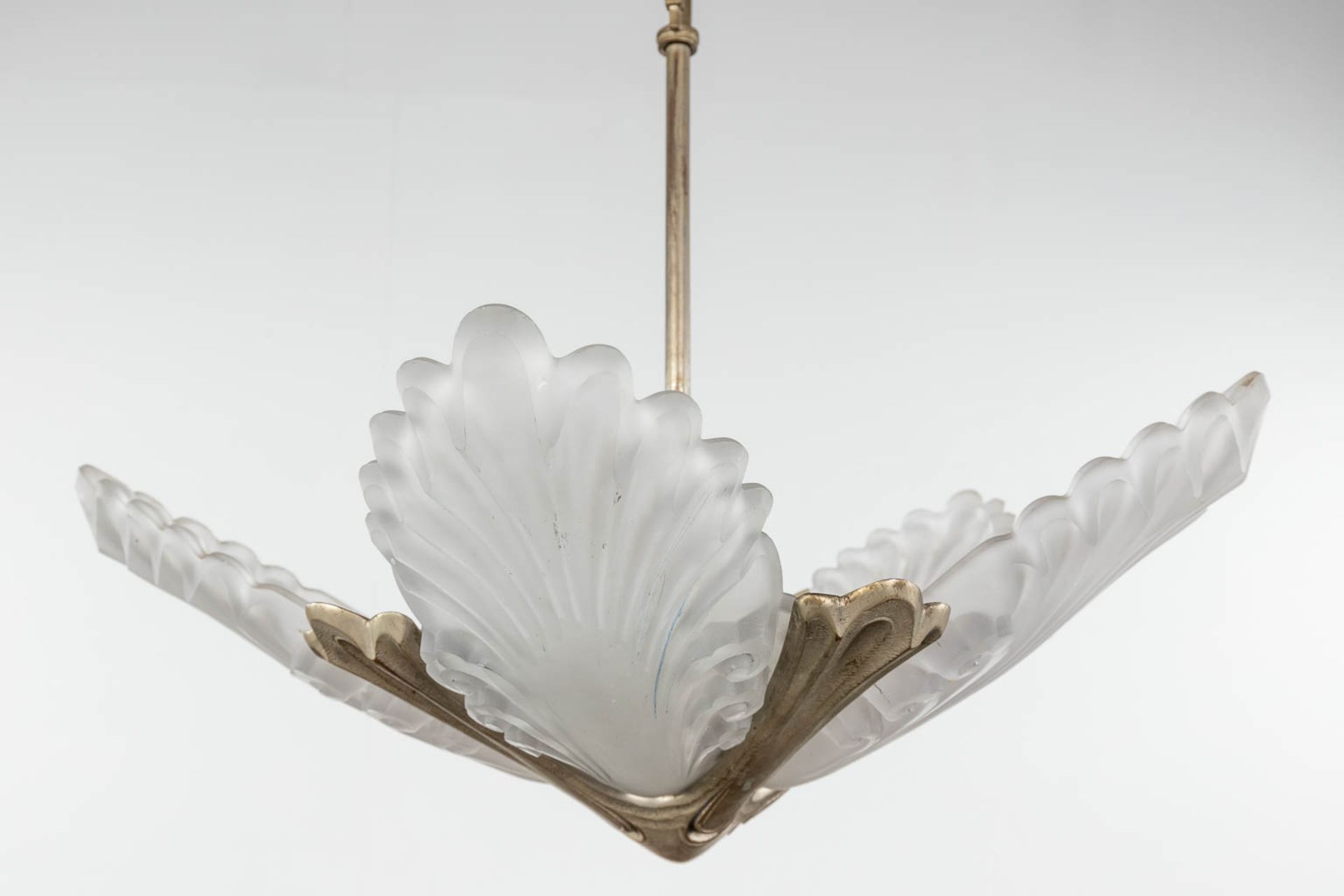 A chandelier, silver-plated metal and glass, art deco. Circa 1930. (H:50 x D:50 cm) - Bild 3 aus 8