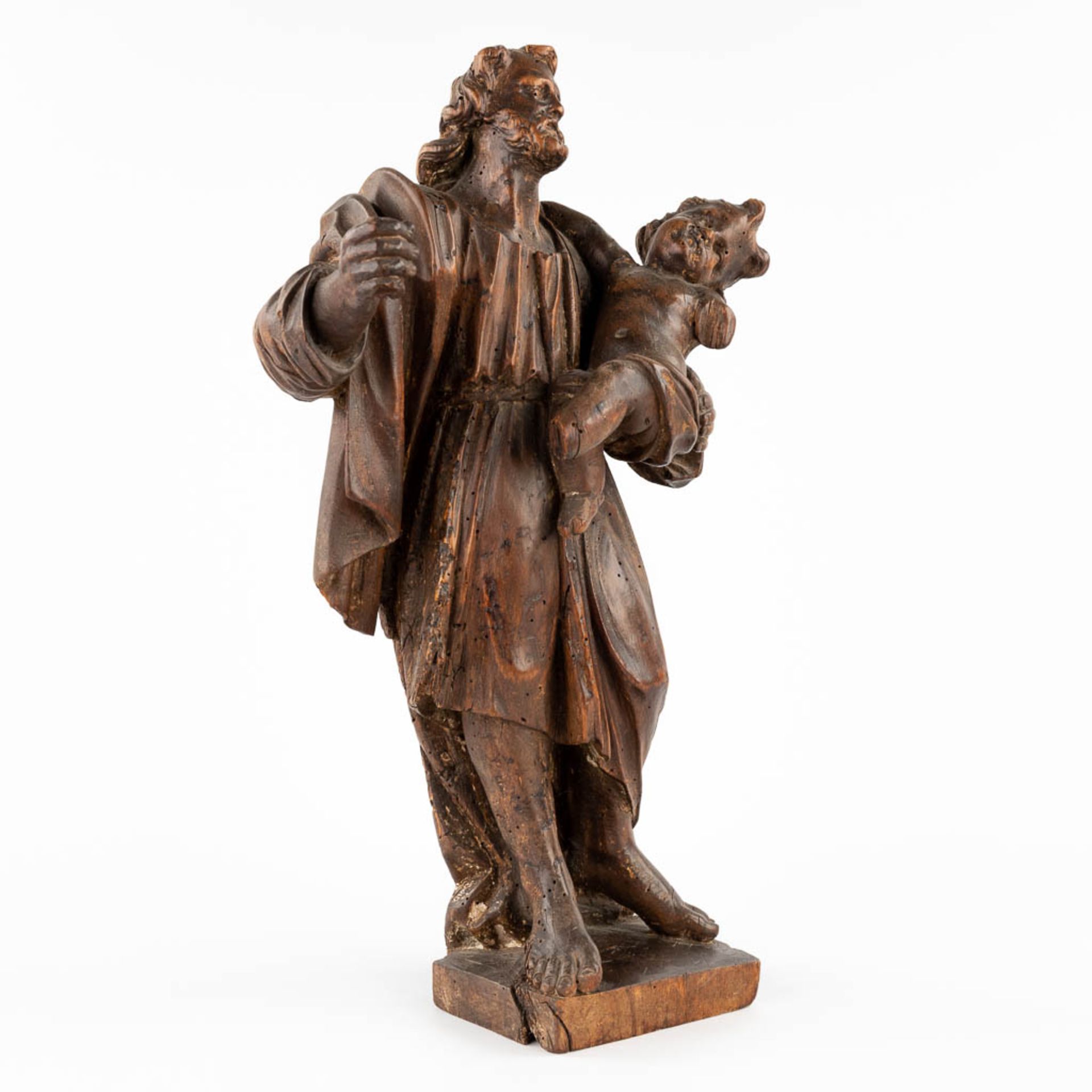 An antique wood-sculpture 'Joseph and baby Jesus', 17th/18th C. (L:14 x W:27 x H:48 cm) - Image 3 of 15