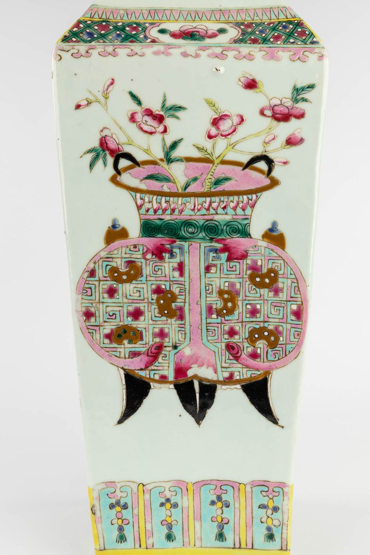 A square Chinese vase Famille Rose, decorated with flower vases. 19th C. (L:17 x W:14,5 x H:42 cm) - Image 10 of 15