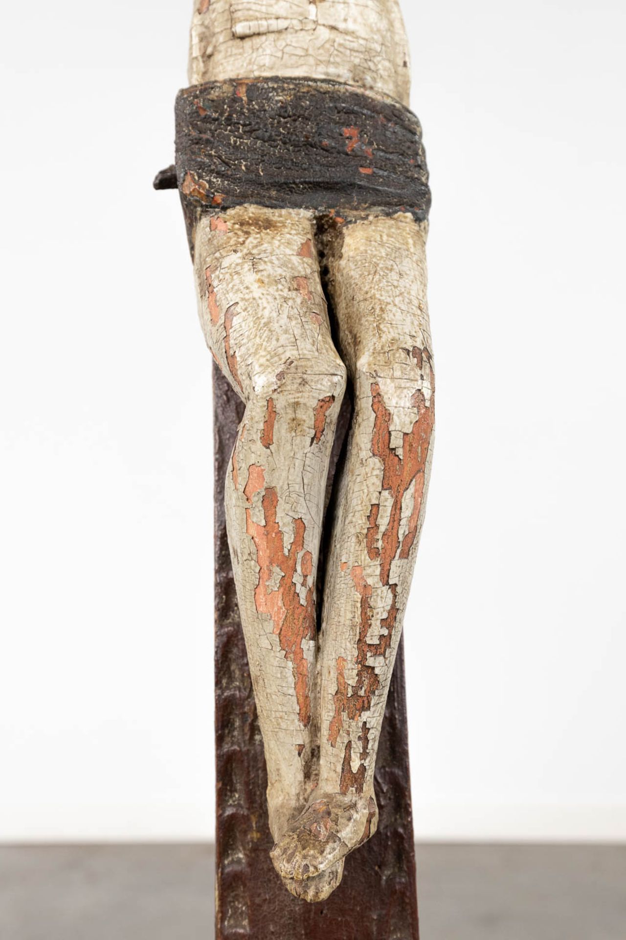 An antique wood-sculptured statue of Jesus on the cross, folk art. 18th C. (W:55 x H:112 cm) - Image 12 of 15