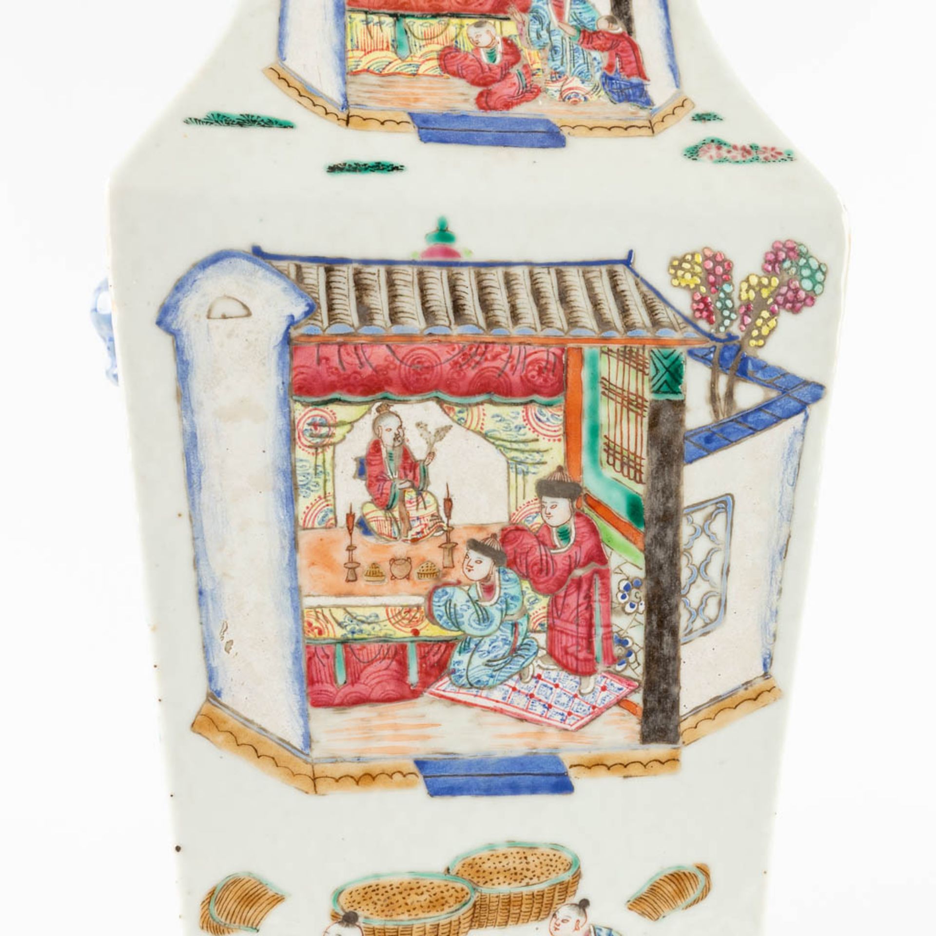 A square Chinese Famille Rose vase, decorated with scènes of 'The Harvest'. 19th C. (L:17 x W:15 x H - Image 9 of 10