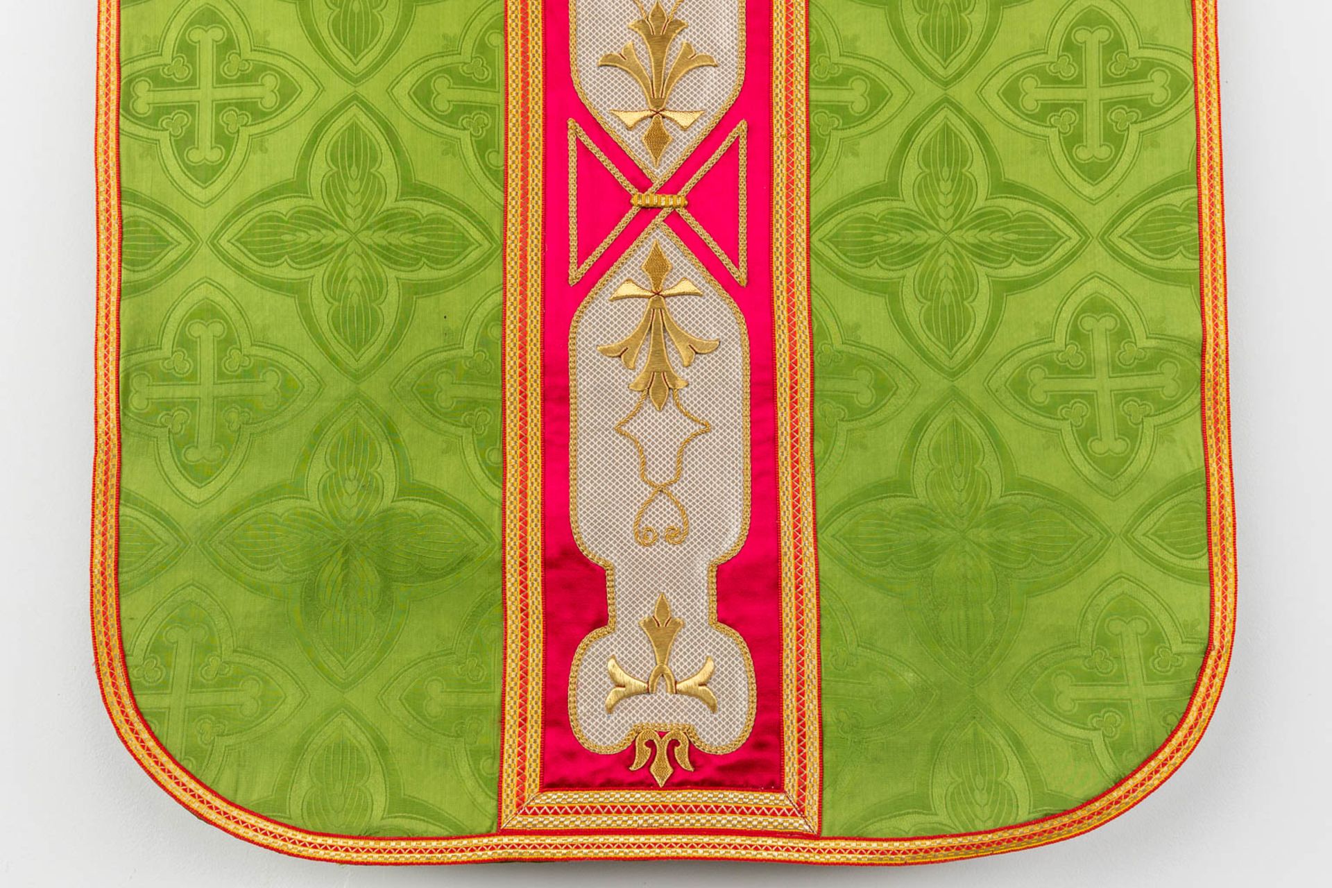 A set of 6 Roman Chasubles, maniple, Stola and Chalice veils - Image 21 of 37