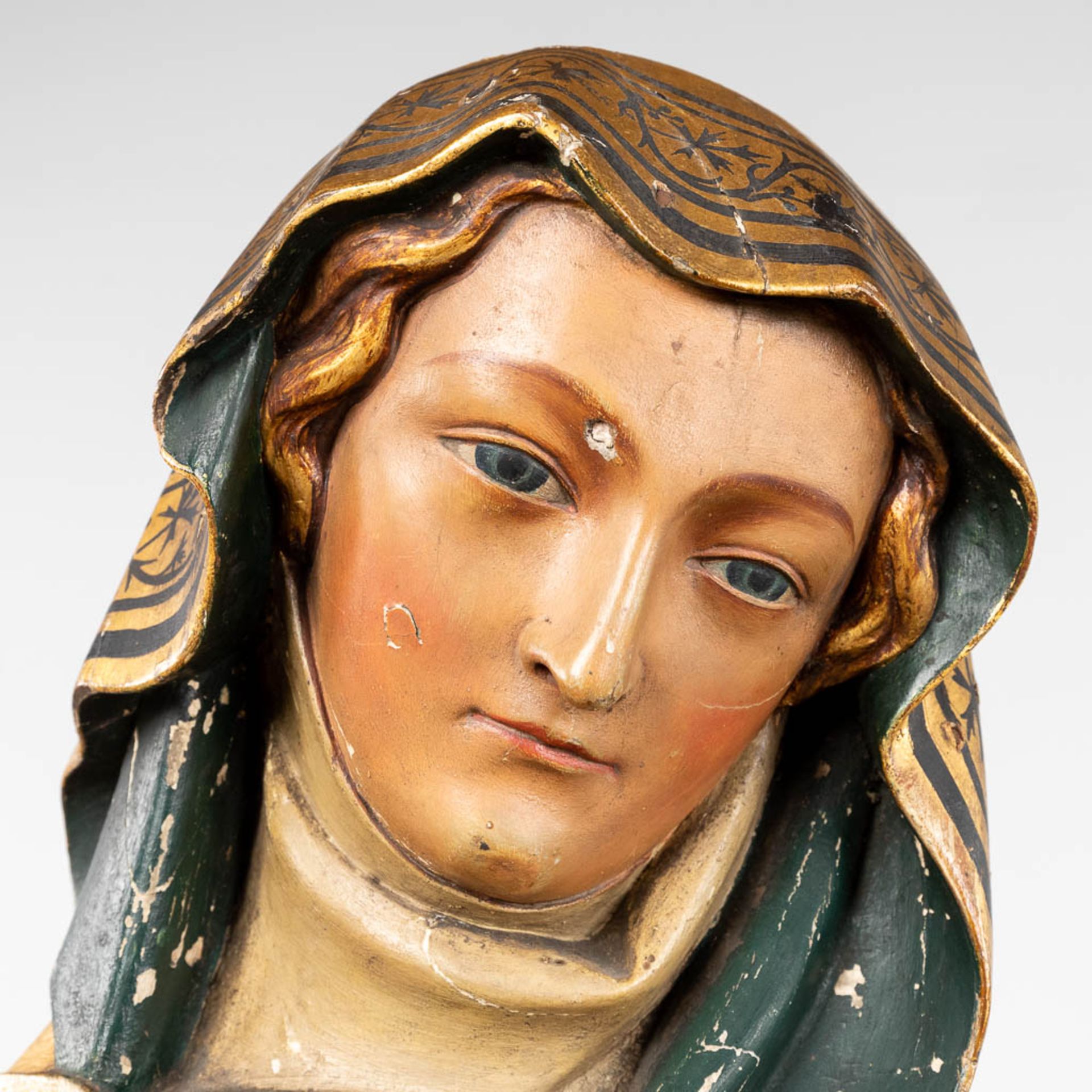 An antique wood-sculptured statue of Saint Anna with child, gilt and polychrome. 18th/19th C. (L:51 - Image 11 of 20