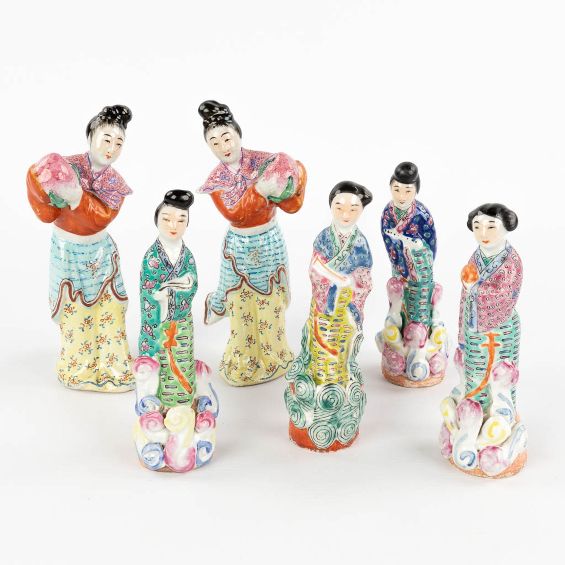 A collection of 6 Chinese figurines, 3 pairs, Famille Rose Porcelain. Republic period. 20th C. (L:7
