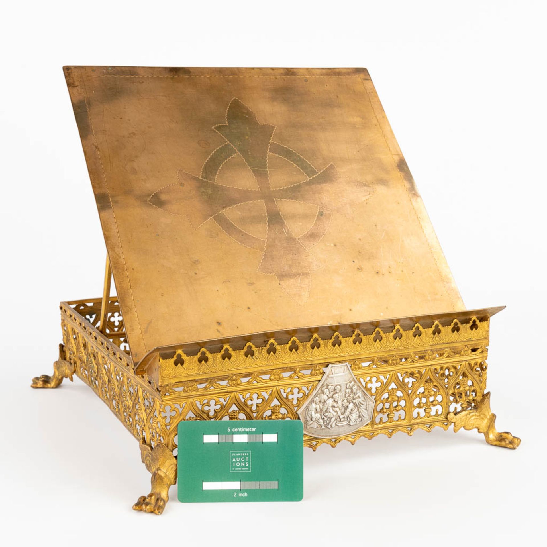 A lectern, brass in Gothic Revival style. Circa 1900. (L:31 x W:31 x H:11 cm) - Image 2 of 11