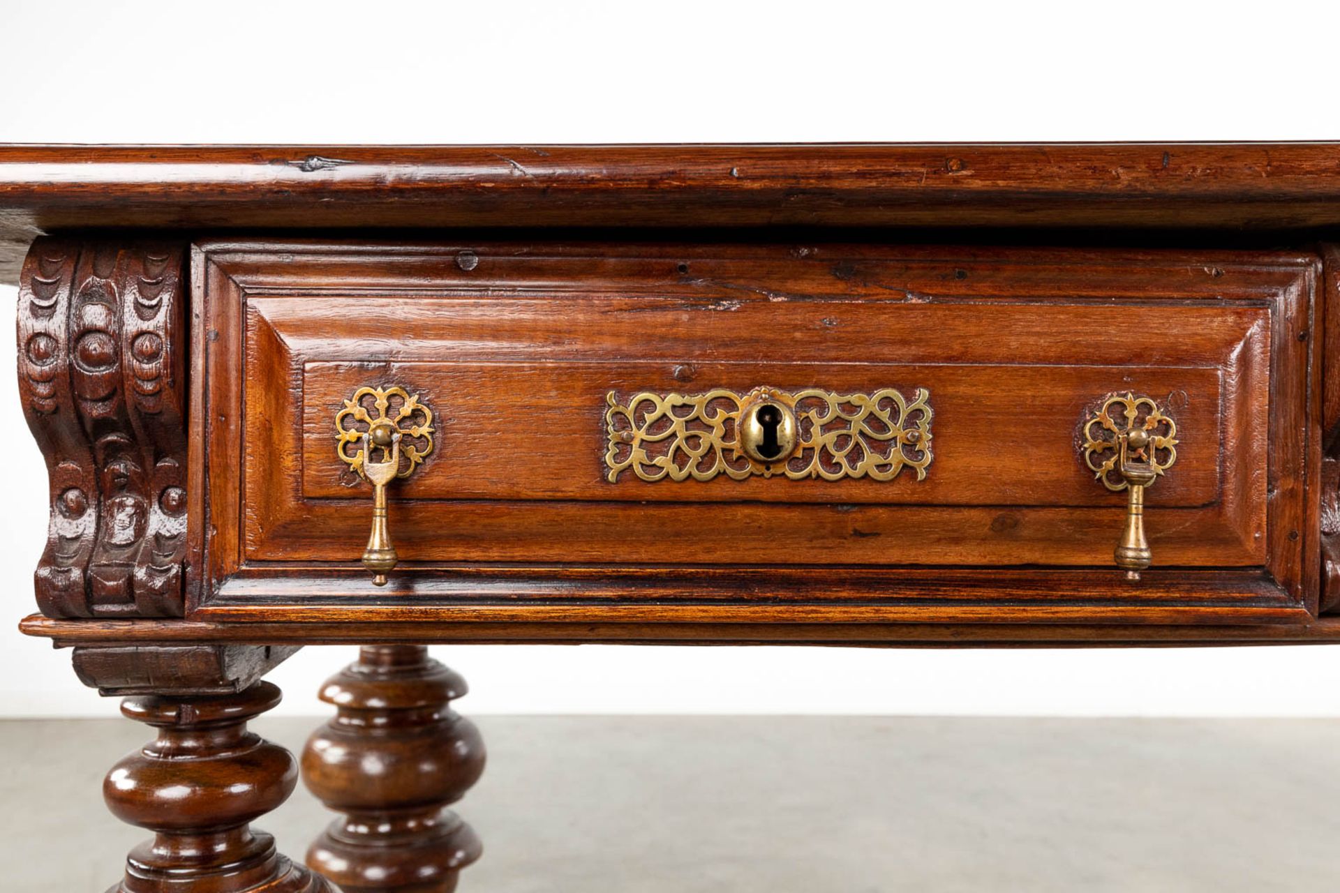 An antique payment table, probably portugal, 18th C. (L:80 x W:125 x H:83 cm) - Bild 10 aus 15