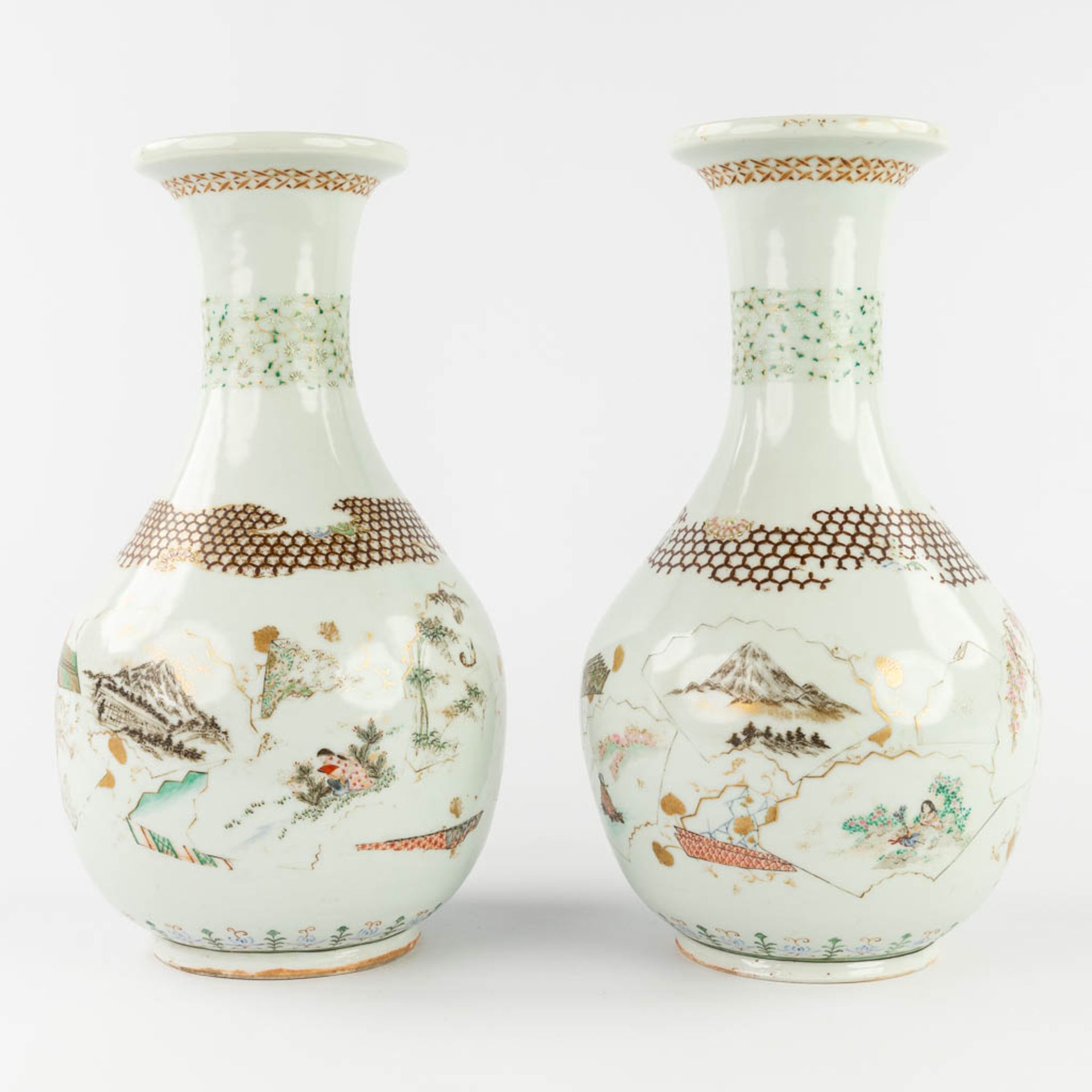 A pair of Japanese vases, decorated with hand-painted landscapes. 19th C. (H:37,5 x D:21 cm) - Bild 5 aus 15