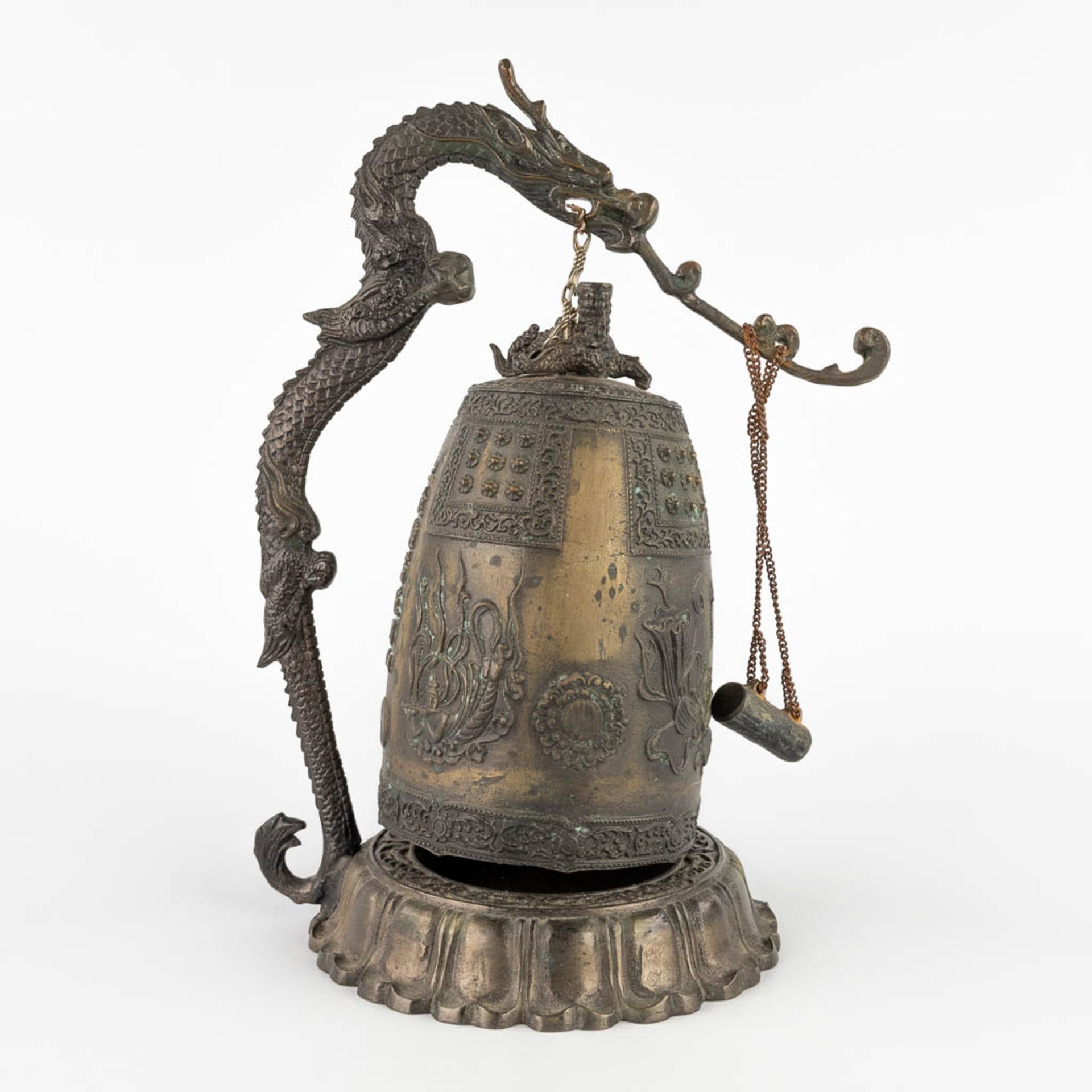 3 bells and a gong, Oriental. 19th/20th C. (L:13 x W:47 x H:55 cm) - Bild 9 aus 28