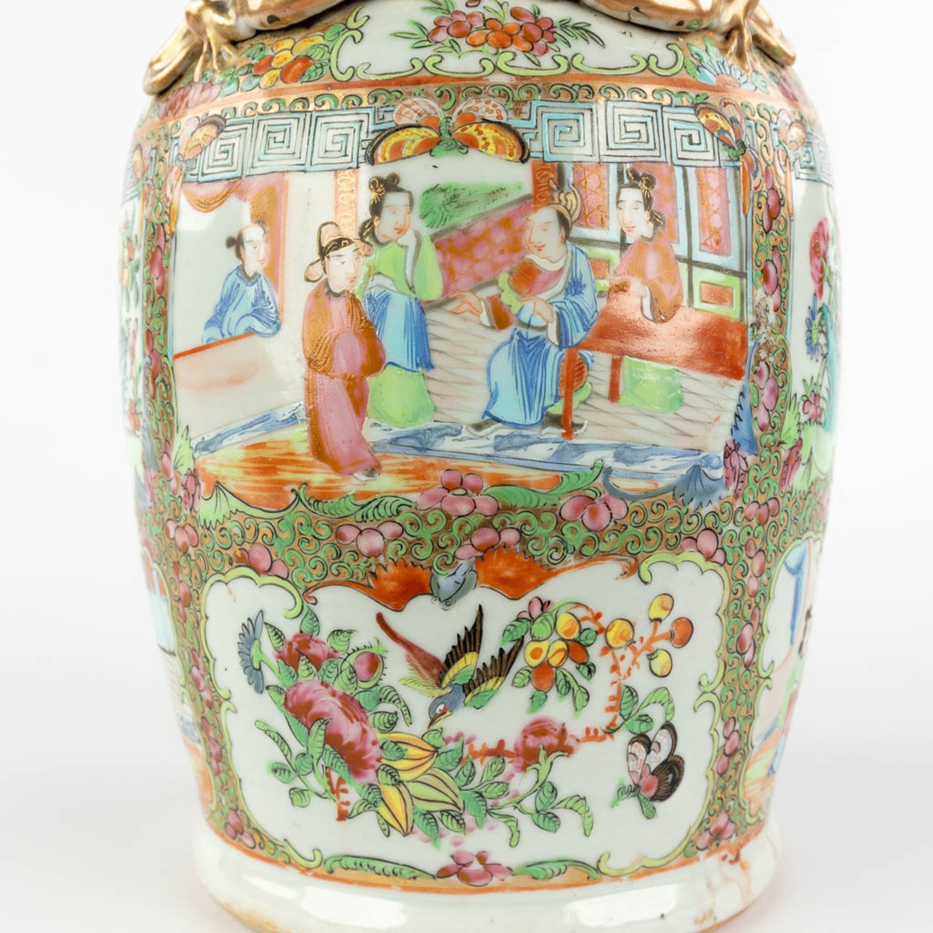 Two Chinese Canton vases. 19th/20th C. (H:44 cm) - Image 19 of 19