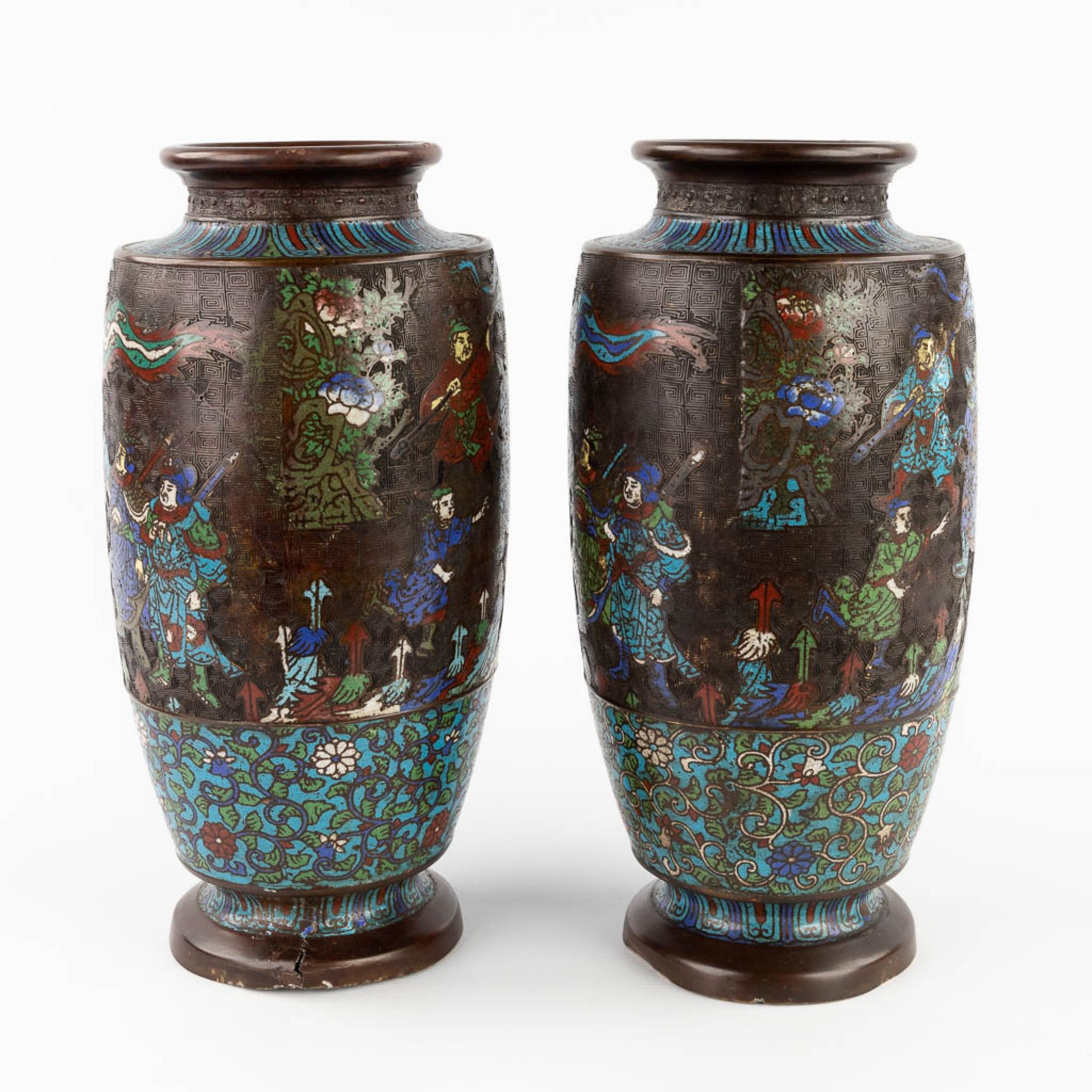 A pair of bronze vases with Champslevé decor. 19th C. (H:40 x D:20 cm) - Image 5 of 14