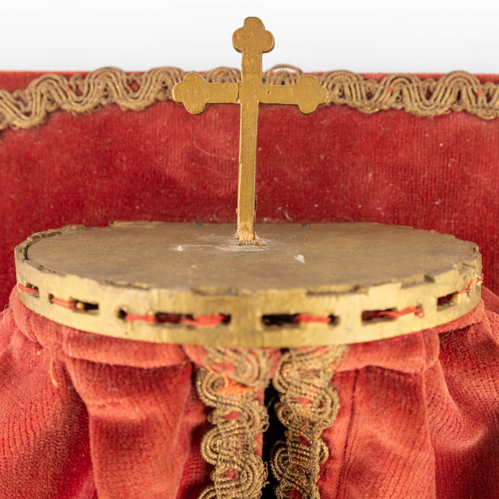 A bisque holy water font, after the model Saint Peter's Basilica in Rome. Circa 1900. (L:11 x W:32 x - Bild 4 aus 12