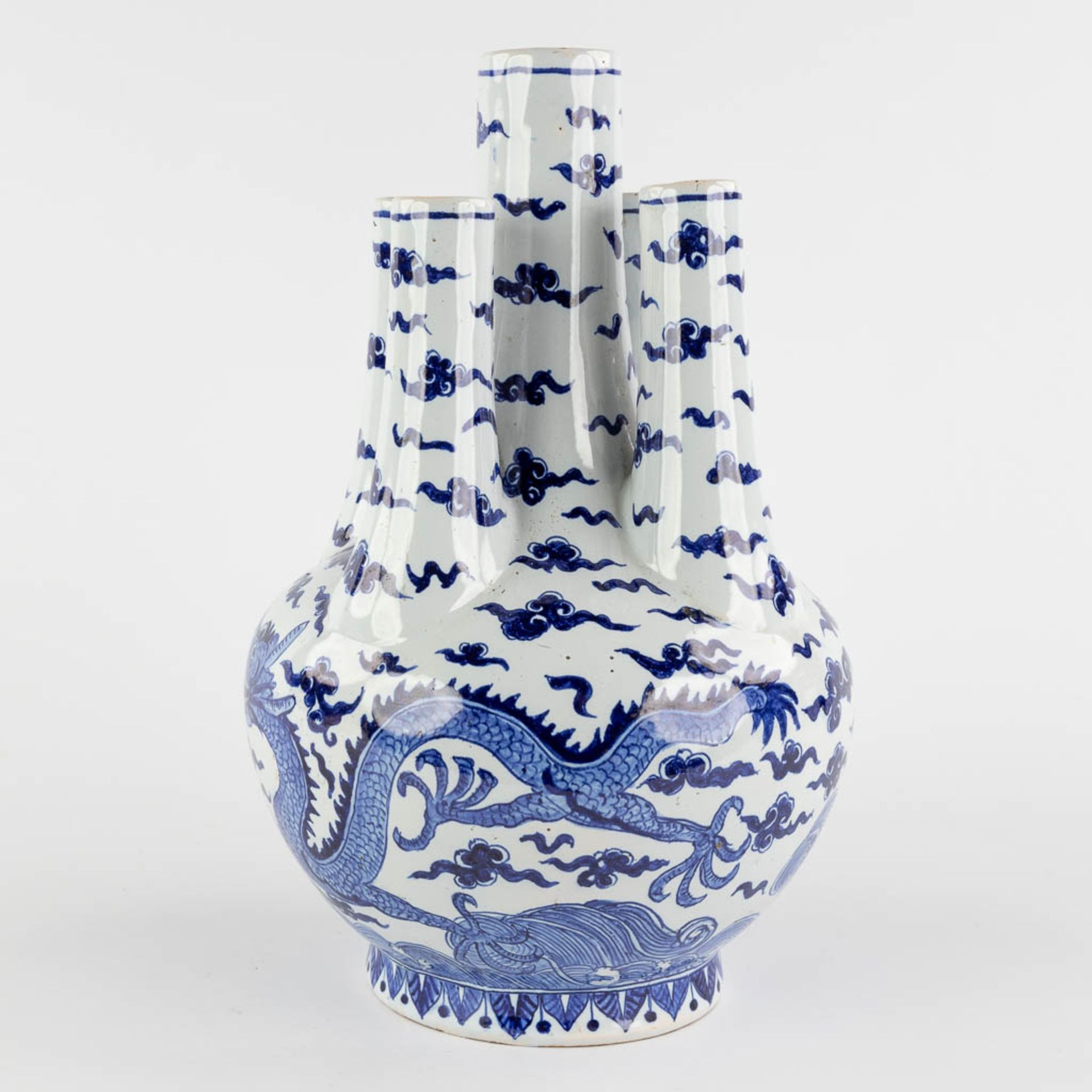 Charles-François Fourmaintraux-Courquin, a tulip vase with Chinoiserie dragon decor France. 19th C. - Image 8 of 15