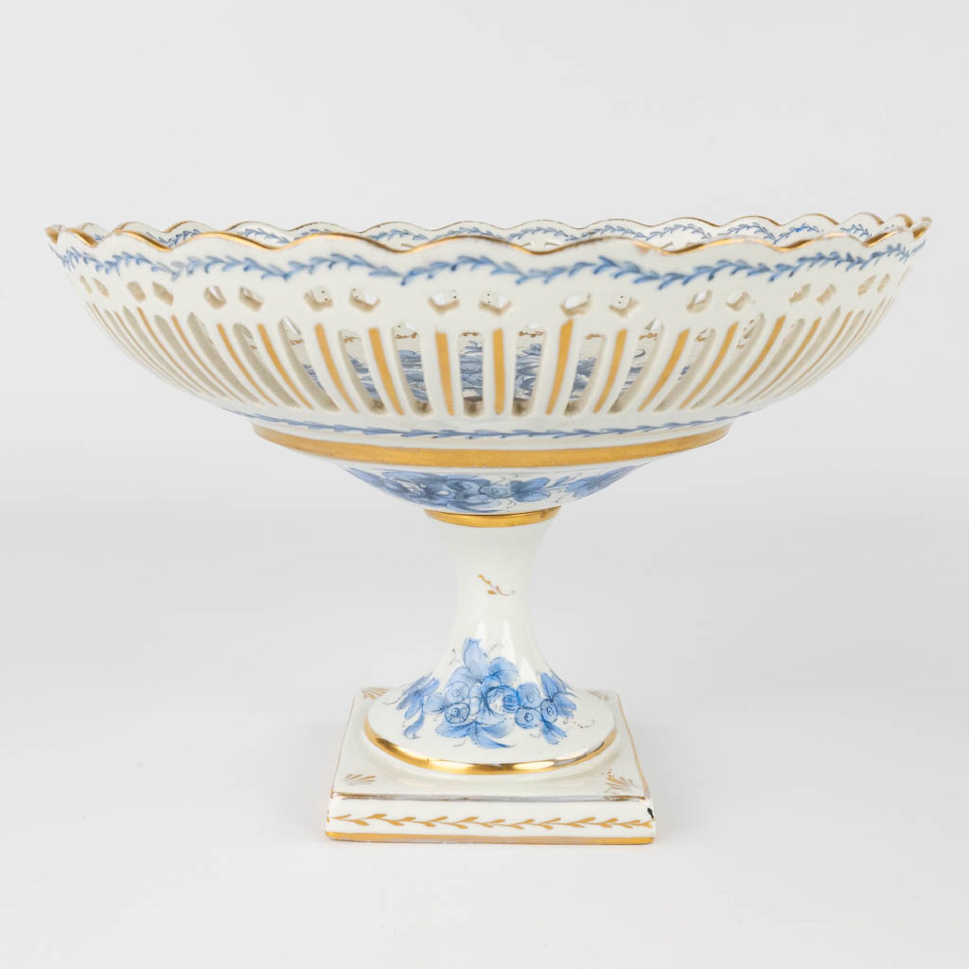 A large collection of porcelain items and table accessories of multiple marks. 19th and 20th C. (H:2 - Image 34 of 36