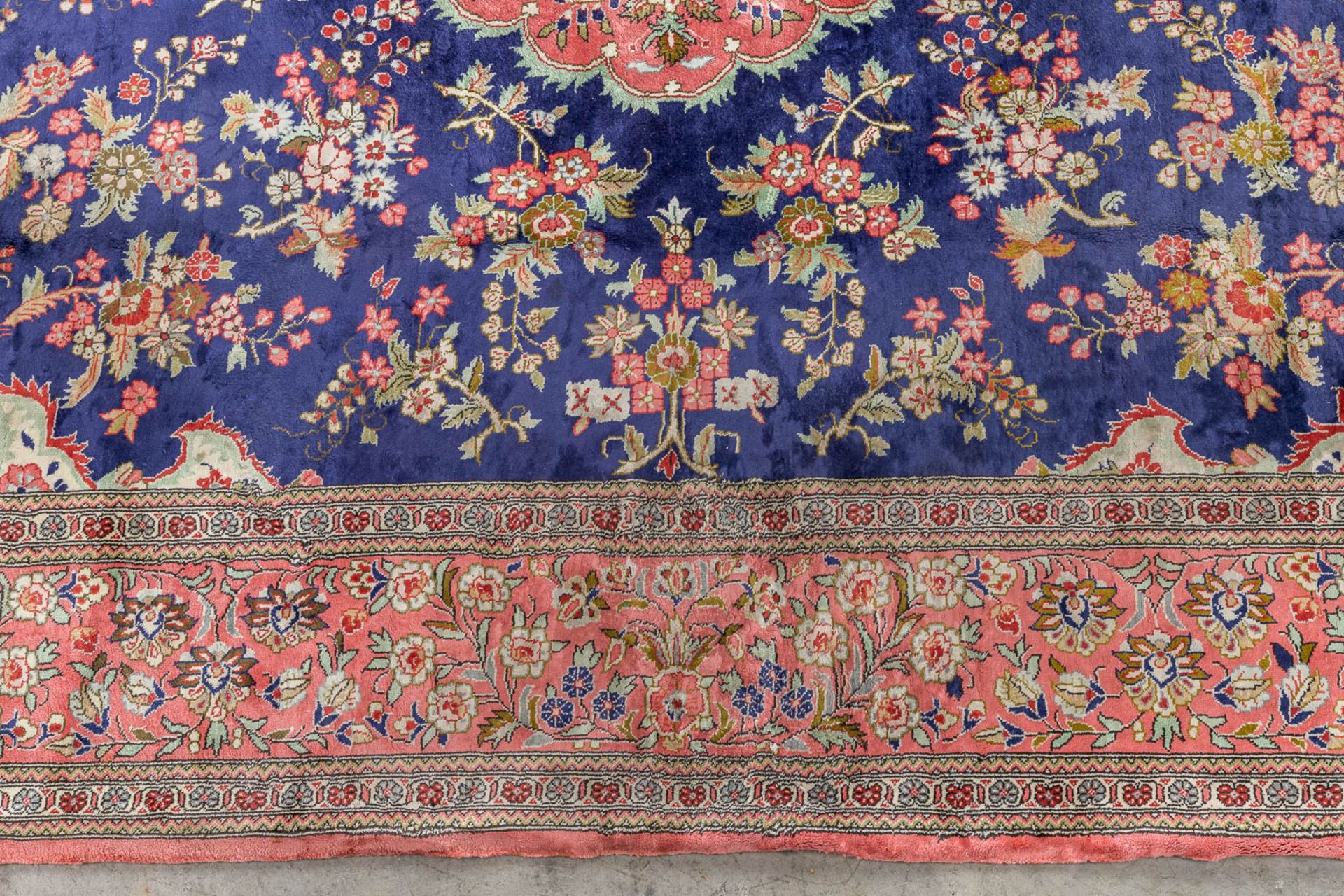An Oriental hand-made carpet. Isphahan. (L:202 x W:287 cm) - Bild 5 aus 8