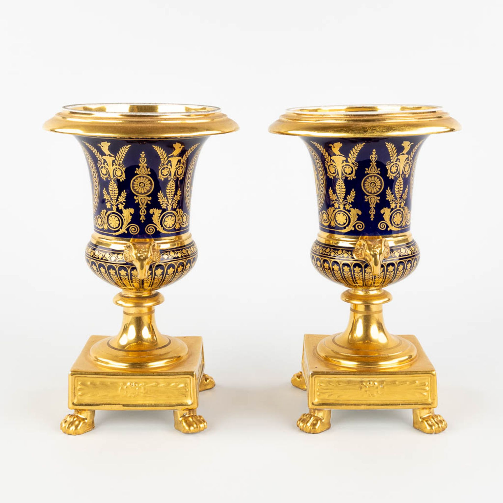 Manufacture D'Arte, a pair of Medici vases, porcelain. Empire period. (H:25 x D:16 cm) - Image 4 of 14