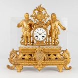 A mantle clock, spelter and onyx, the first half of the 20th C. (W:40 x H:43 cm)