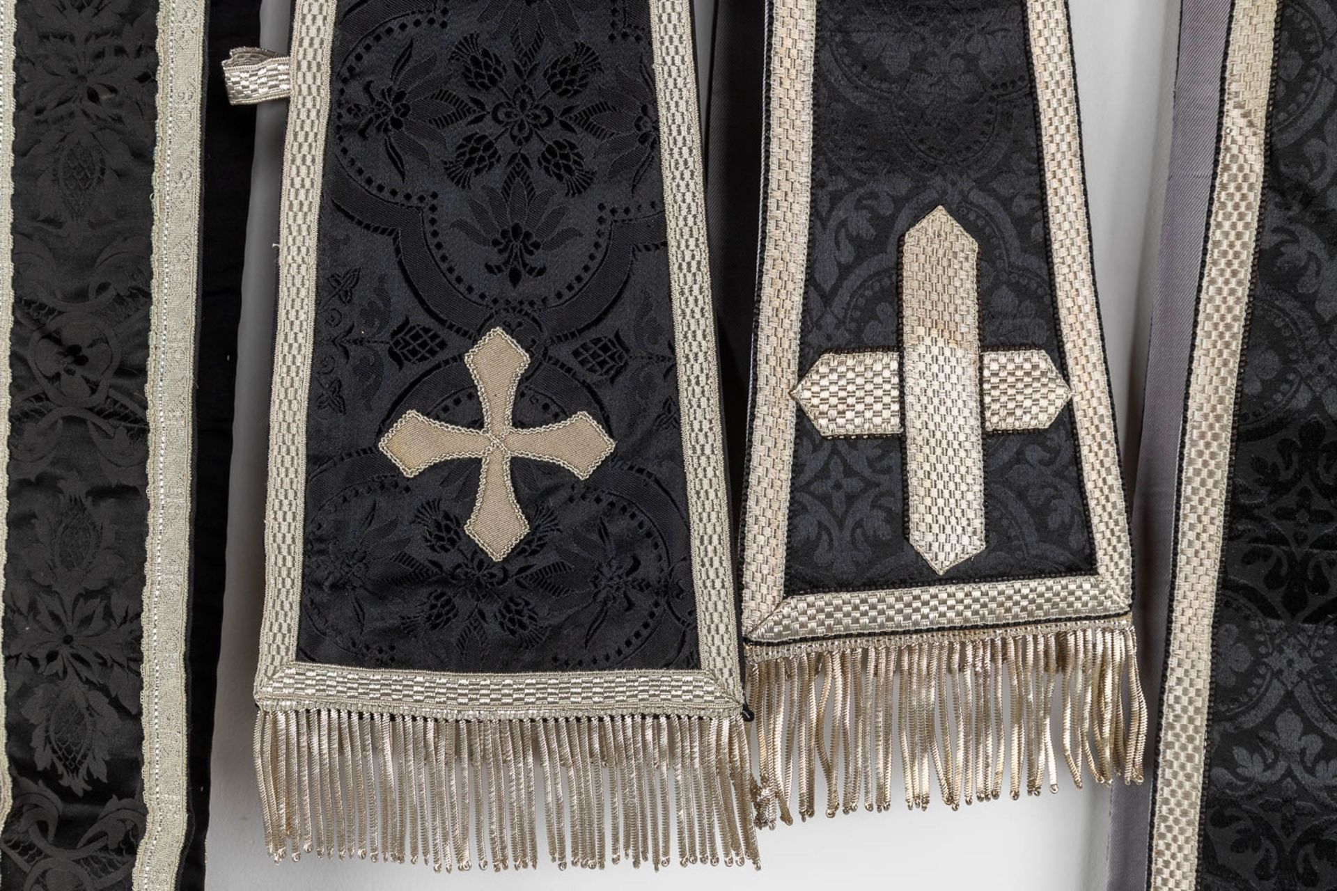 A set of Black Lithurgical Robes, Roman Chasubles, Stola, Manisple and Chalice Veils. - Bild 16 aus 22