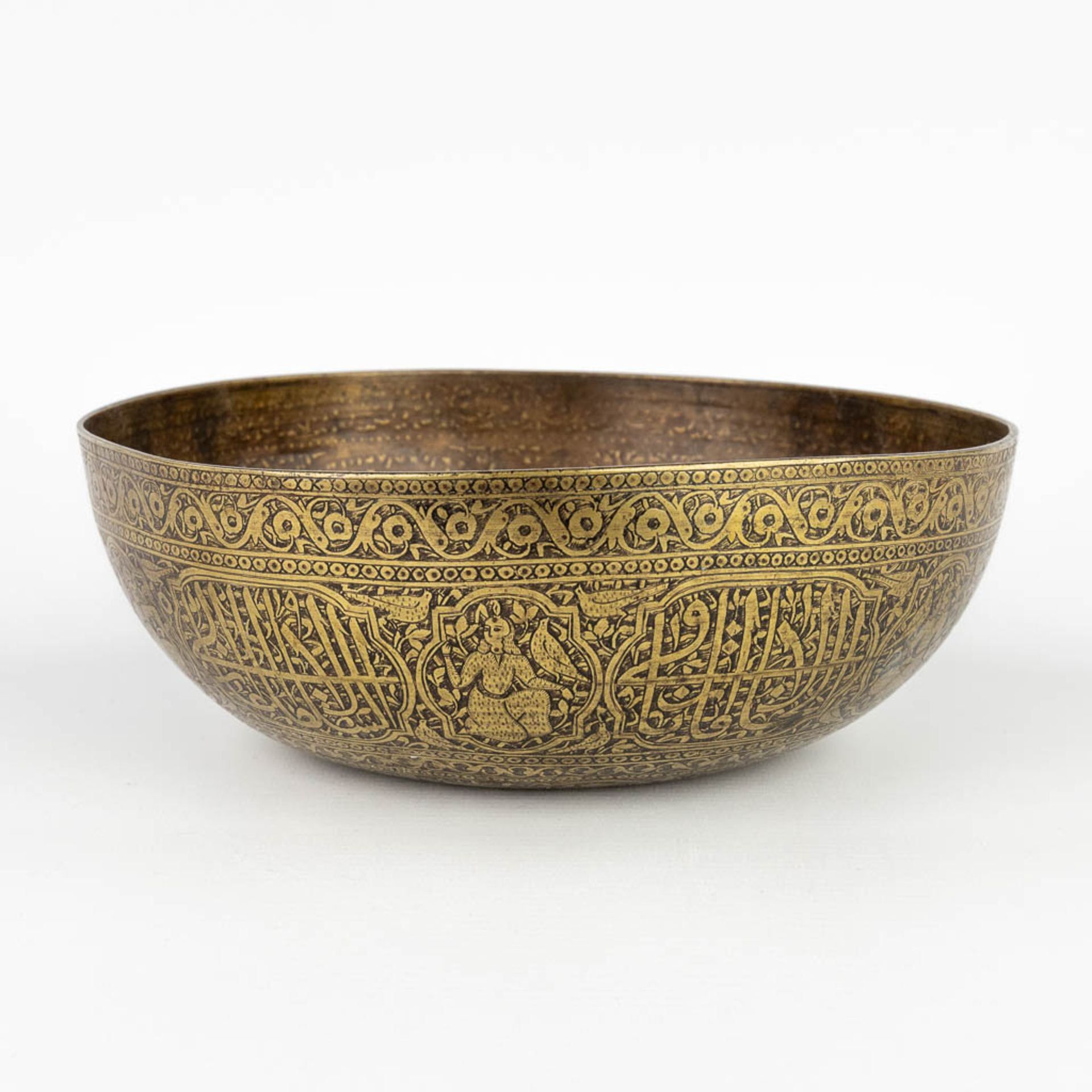 A bowl, Islamic origin, bronze. (H:8 x D:23 cm) - Bild 6 aus 13