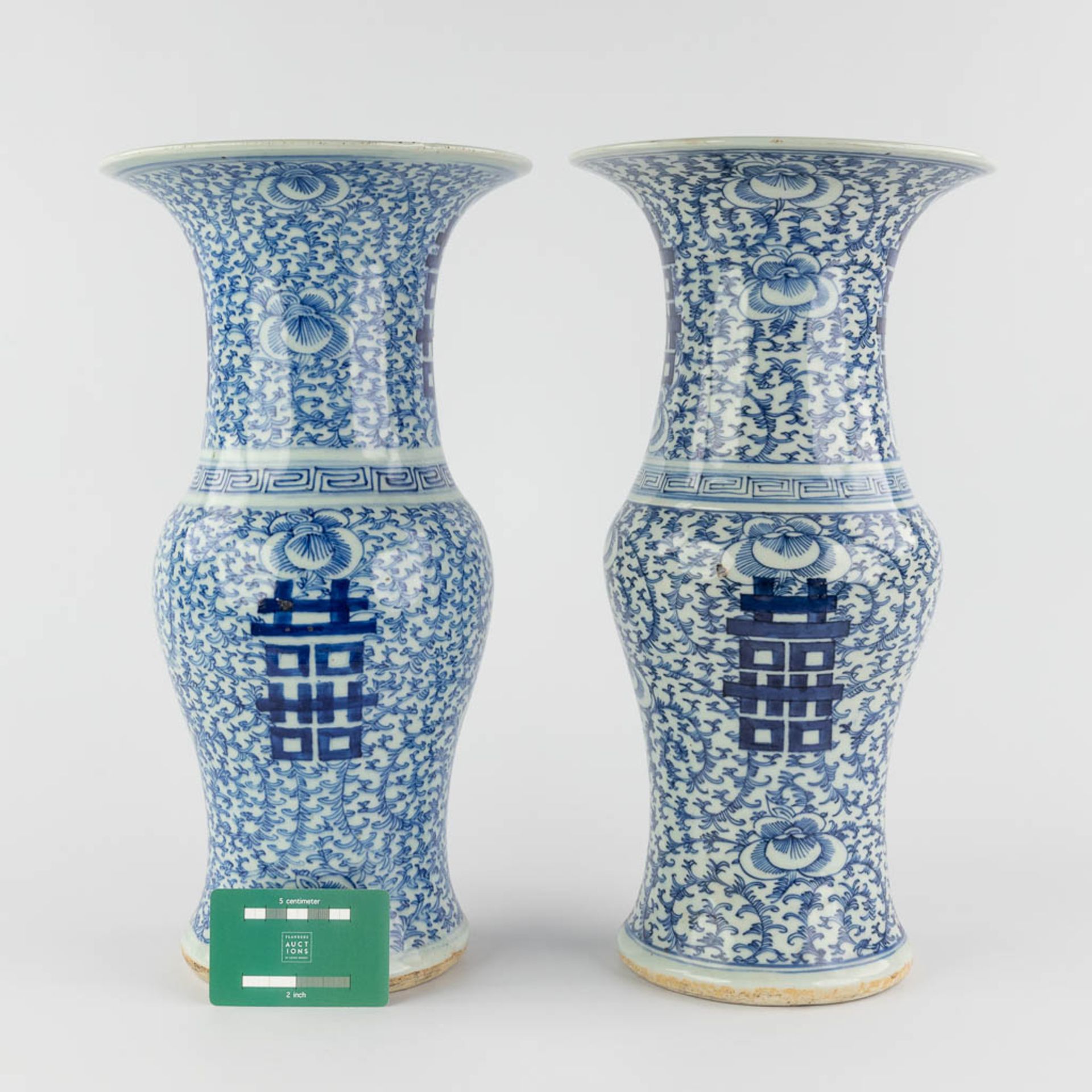 A pair of Chinese blue-white vases, Chenghua mark. 19th C. (H:41 x D:21,5 cm) - Image 2 of 14