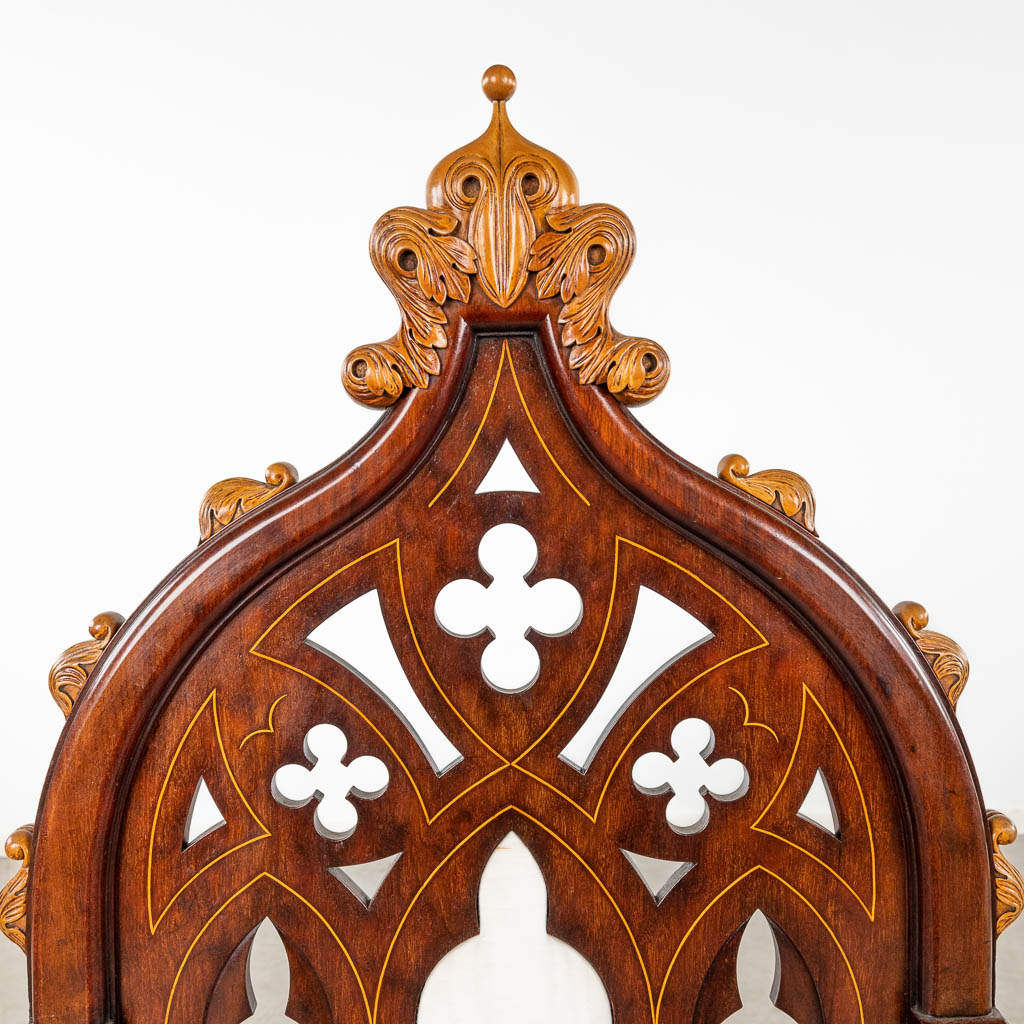 An exceptional set of 8 Thrones, sculptured wood in a gothic revival style. Circa 1880. (D:47 x W:56 - Image 8 of 11