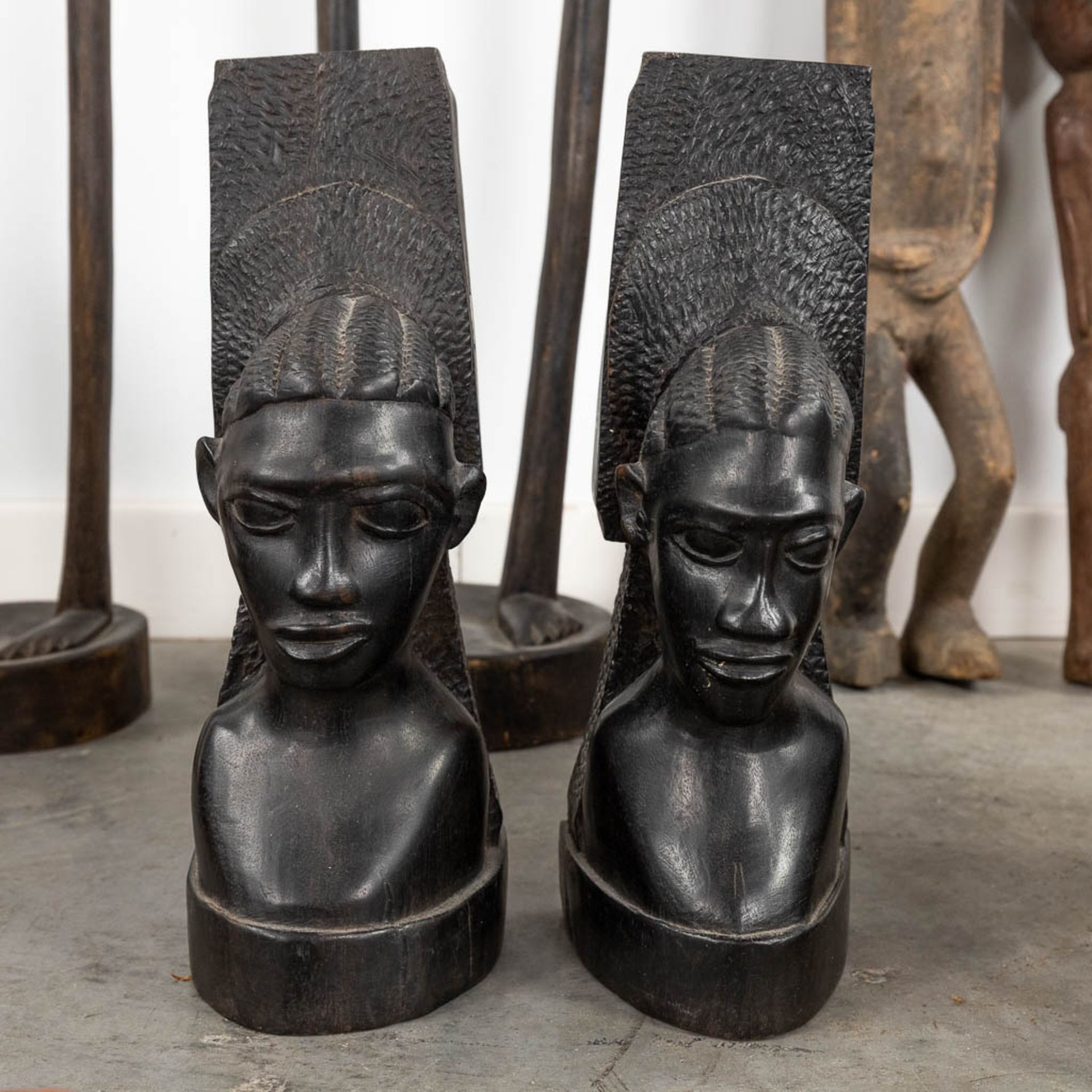 A collection of African masks and ceramic items. (H:124 cm) - Image 10 of 16