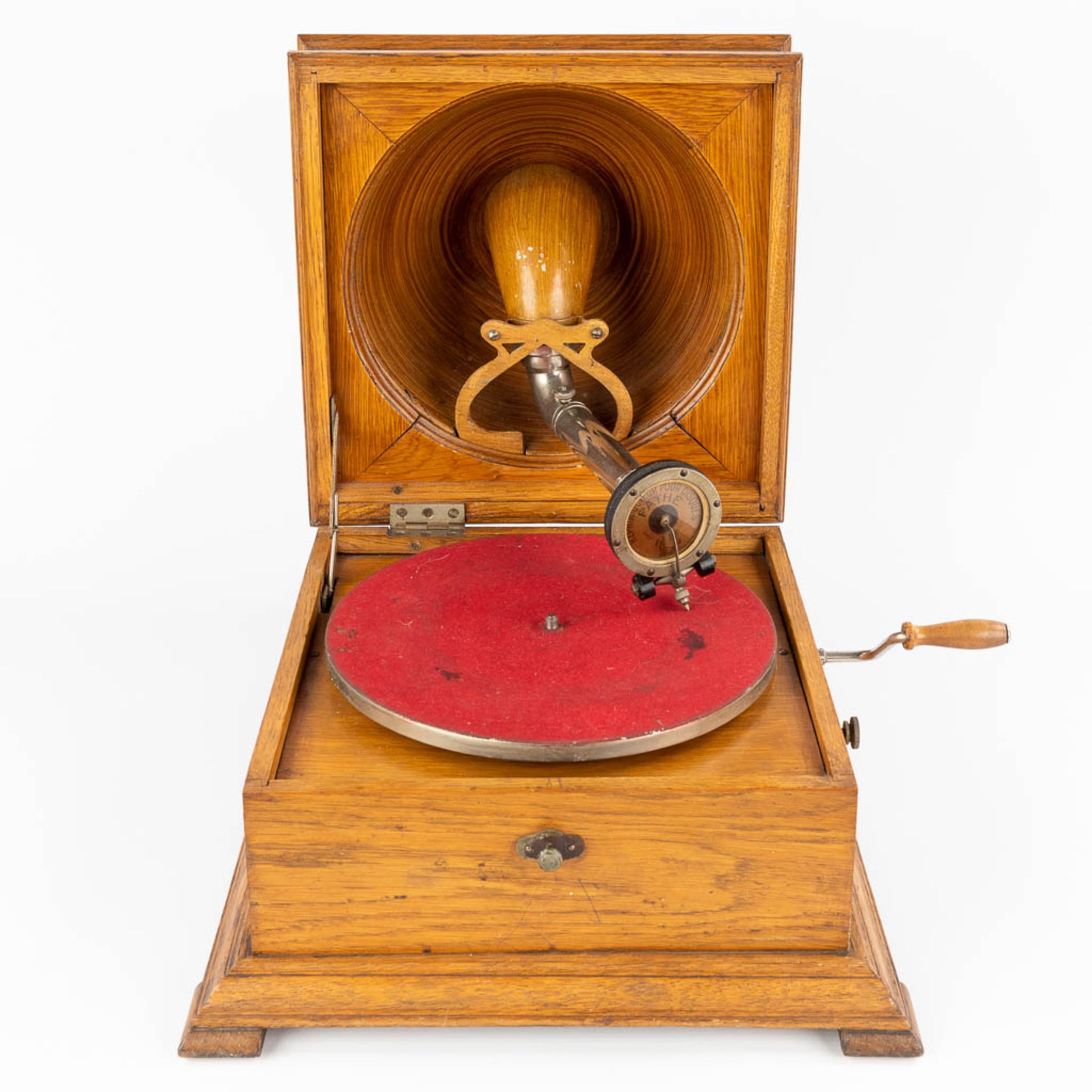Pathé, a grammophone with bakelite records. The first half of the 20th C. (D:35 x W:35 x H:30 cm) - Image 9 of 16