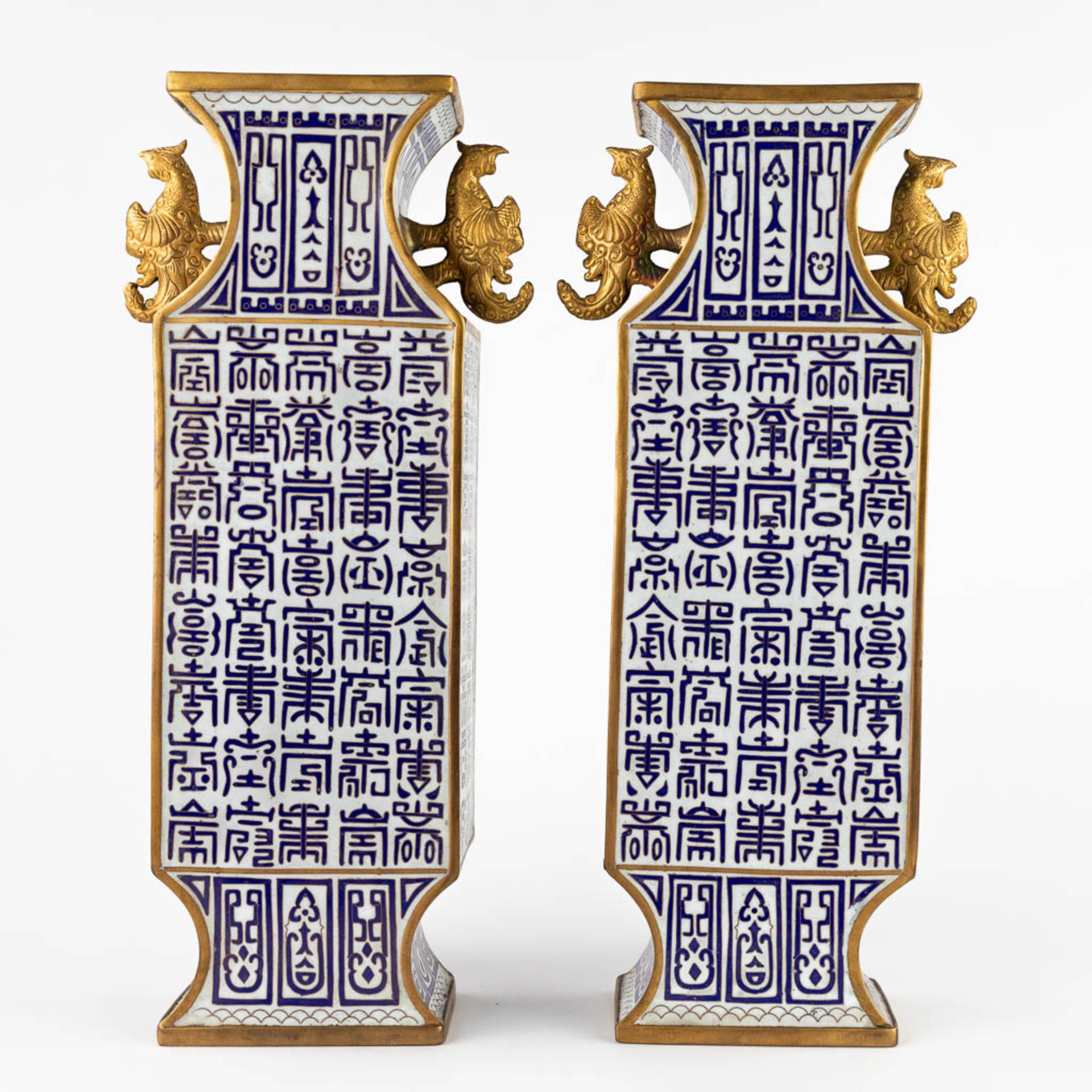 A pair of square Chinese bronze vases decorated with calligraphy in cloisonné enamel. 20th C. (D:8 x - Image 5 of 11